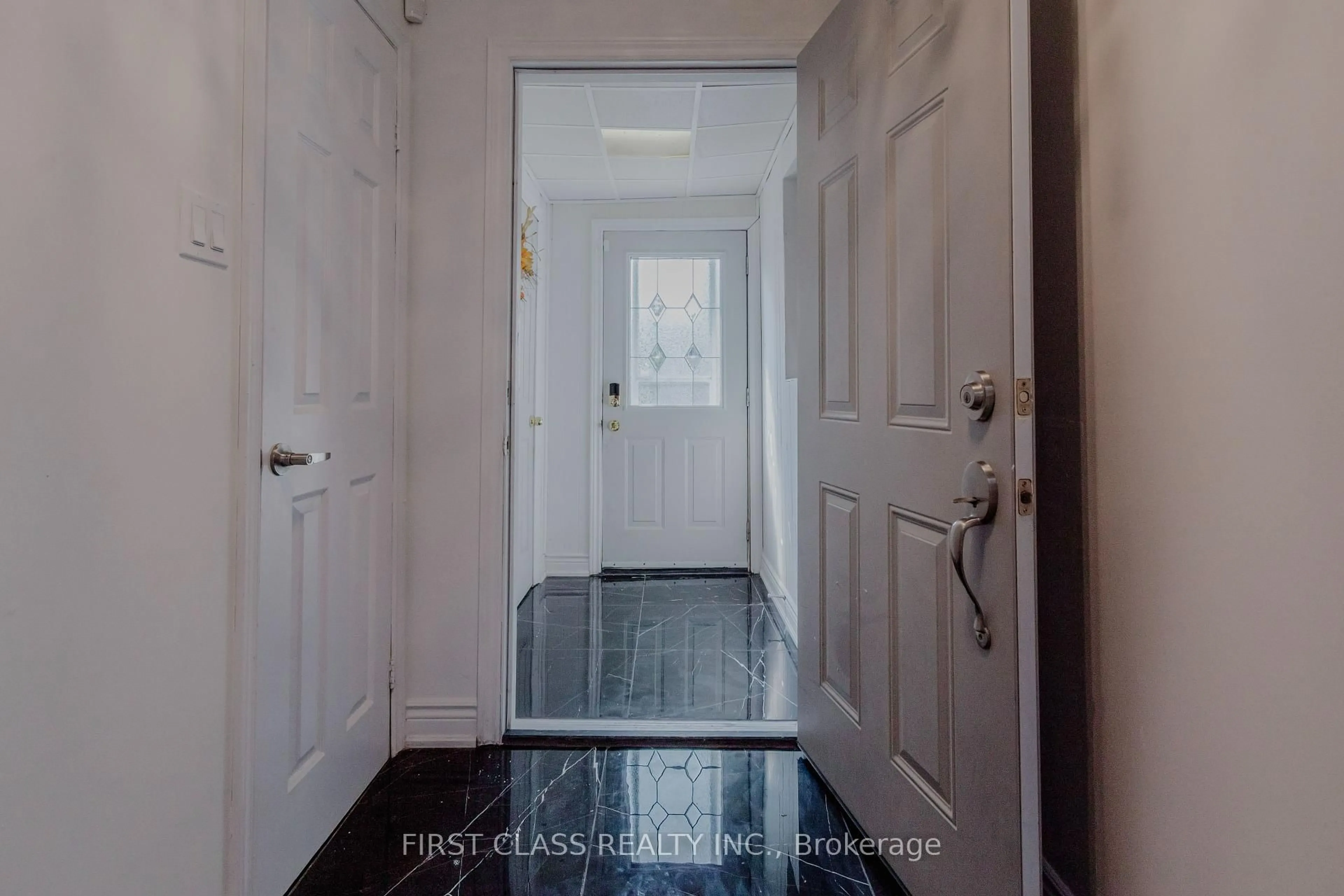 Indoor entryway for 75 Royal Salisbury Way, Brampton Ontario L6V 3J3
