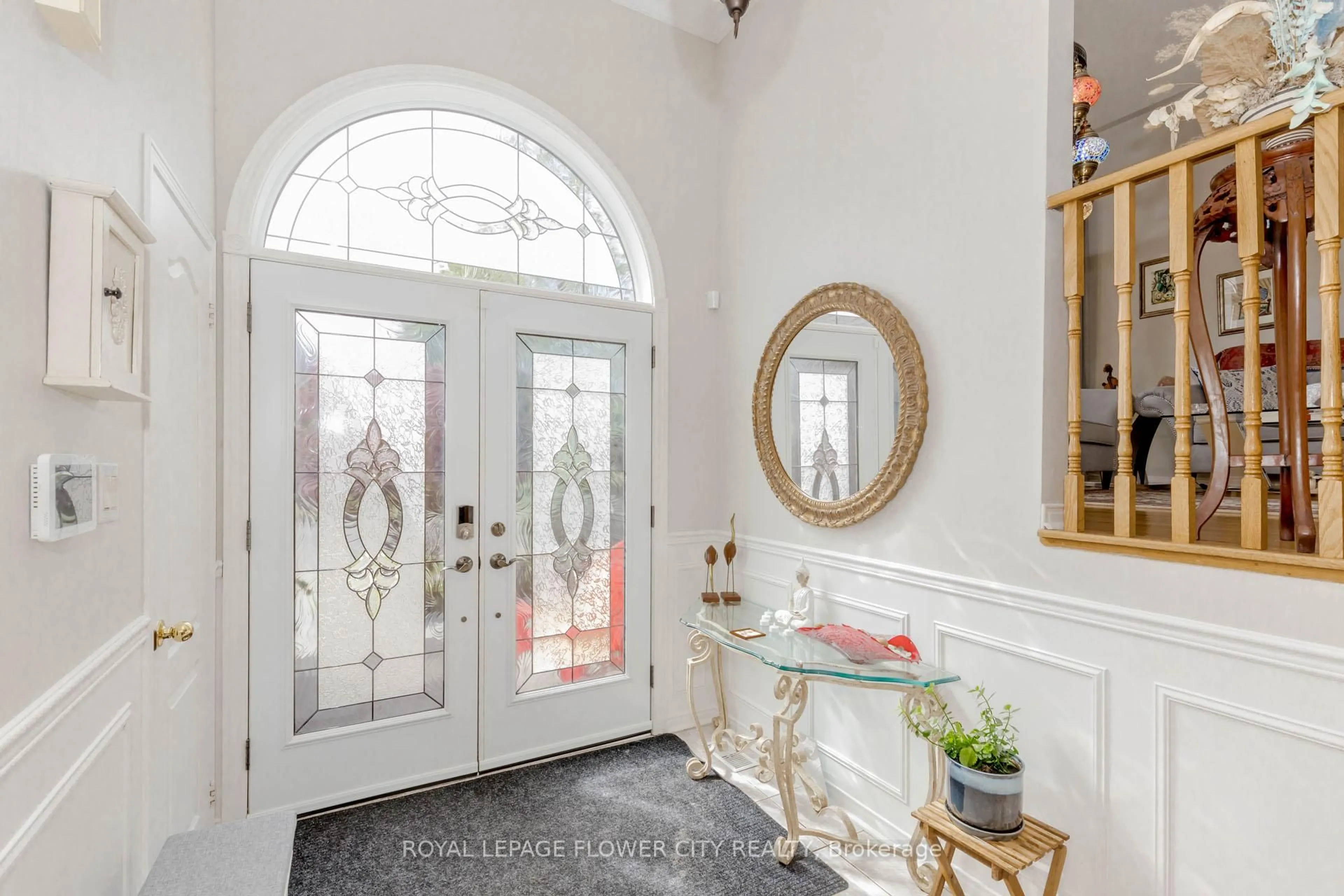 Indoor entryway for 14103 Argyll Rd, Halton Hills Ontario L7G 5T8