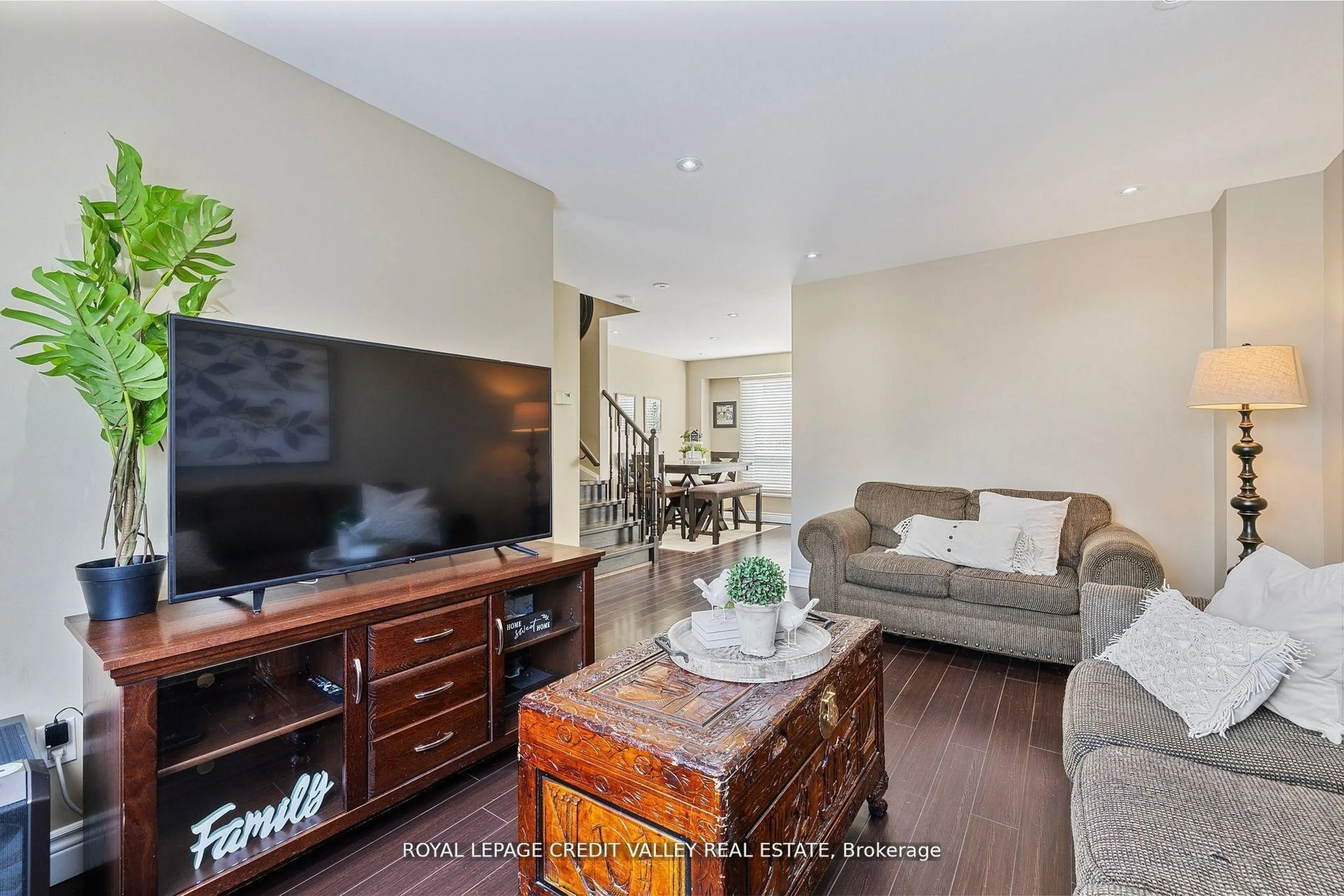 Living room with furniture, wood/laminate floor for 28 Kincaid Crt, Brampton Ontario L6Z 1E4