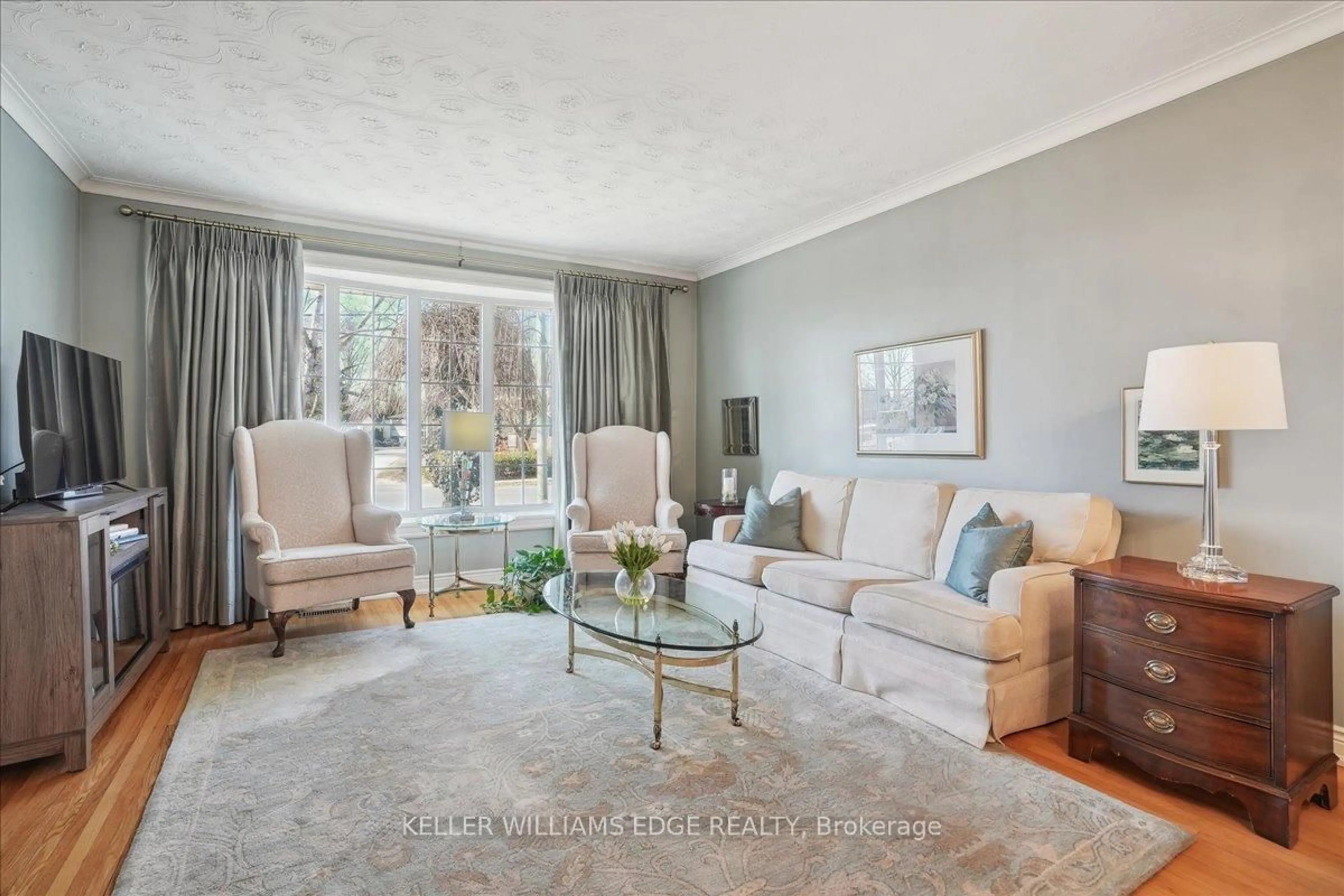 Living room with furniture, unknown for 569 Lees Lane, Oakville Ontario L6L 4T6