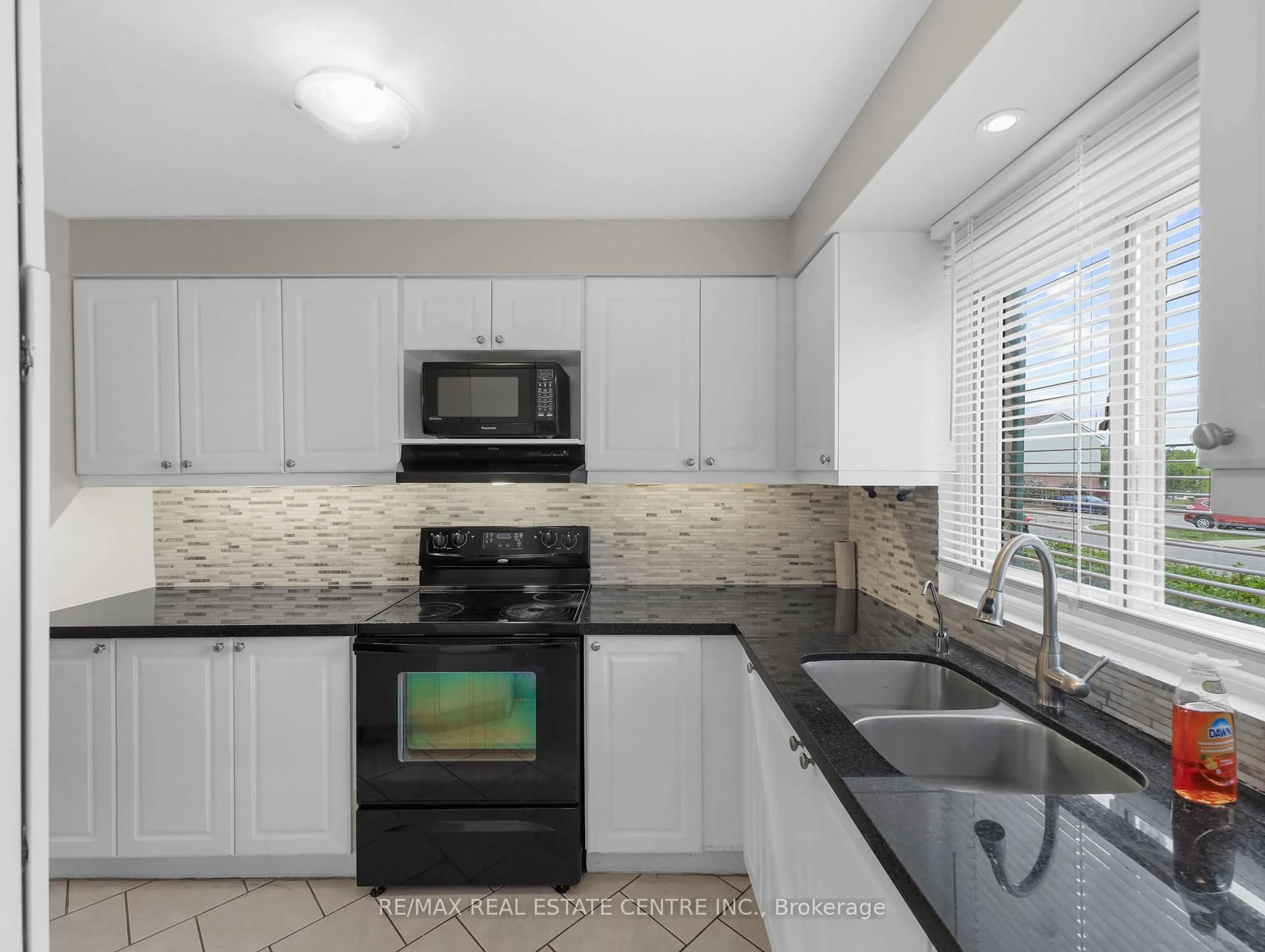 Standard kitchen, ceramic/tile floor for 2779 Gananoque Dr #88, Mississauga Ontario L5N 2E4