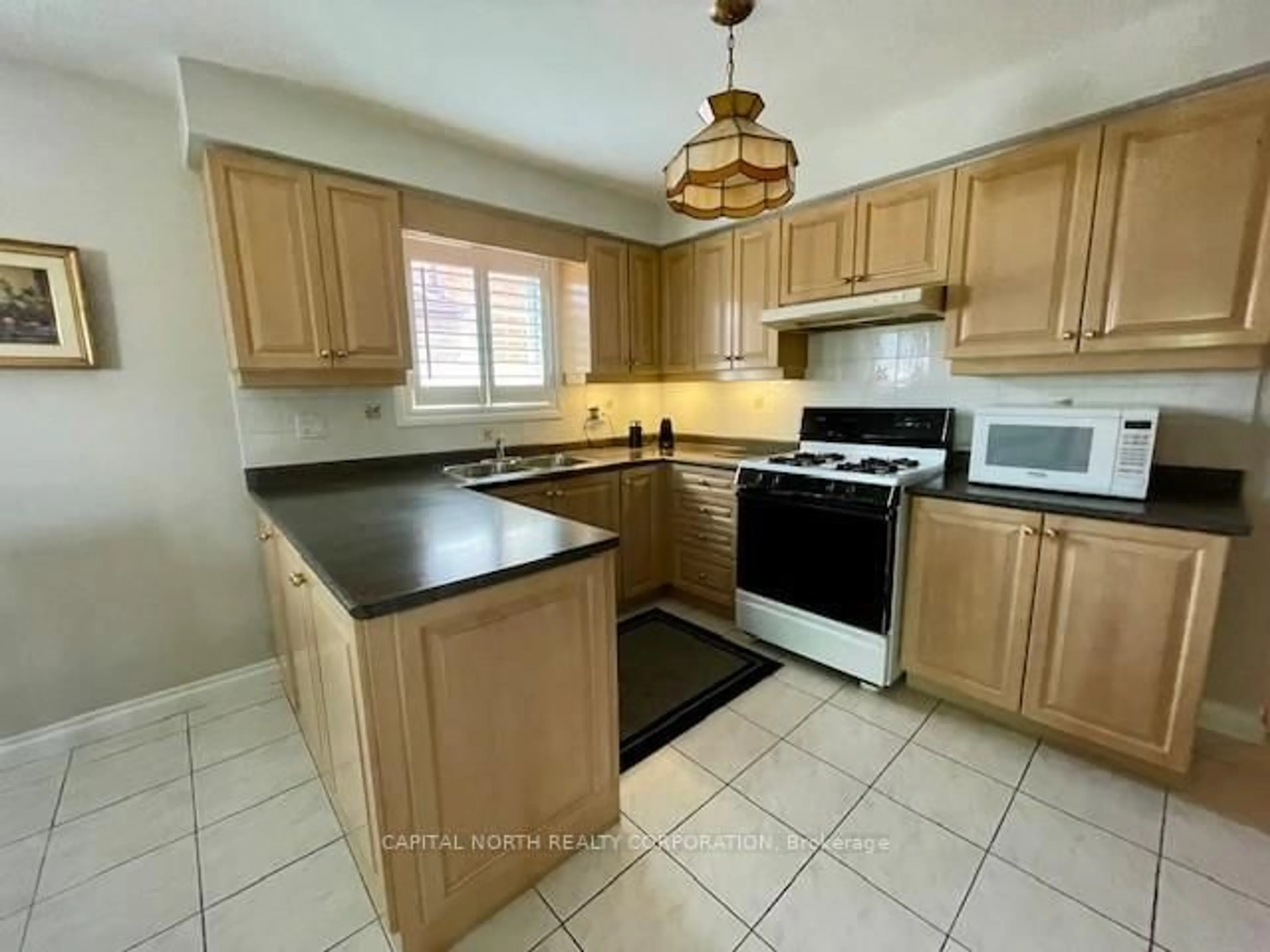 Standard kitchen, ceramic/tile floor for 9 Sawmill Rd, Toronto Ontario M3L 2L3