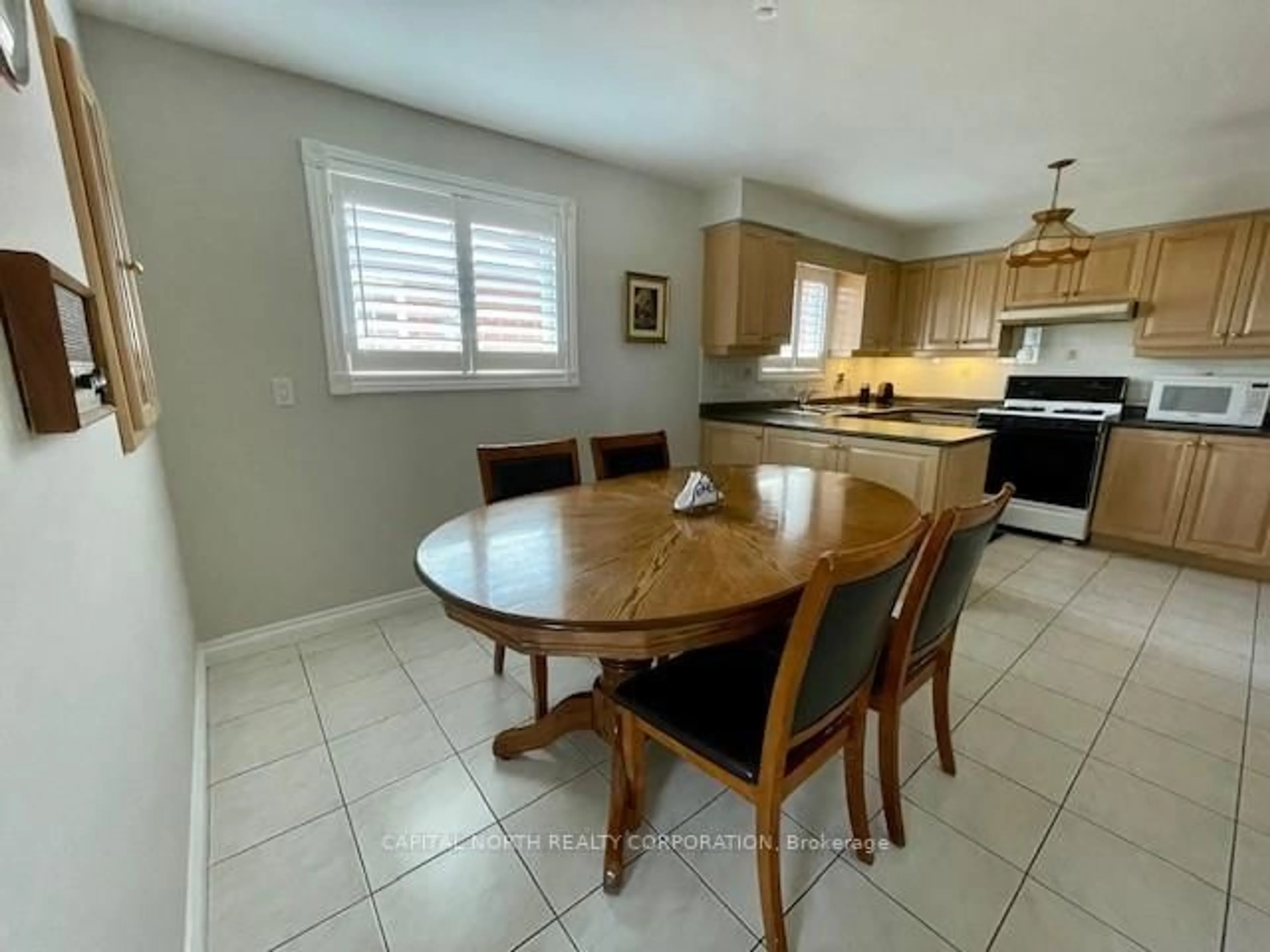 Dining room, unknown for 9 Sawmill Rd, Toronto Ontario M3L 2L3