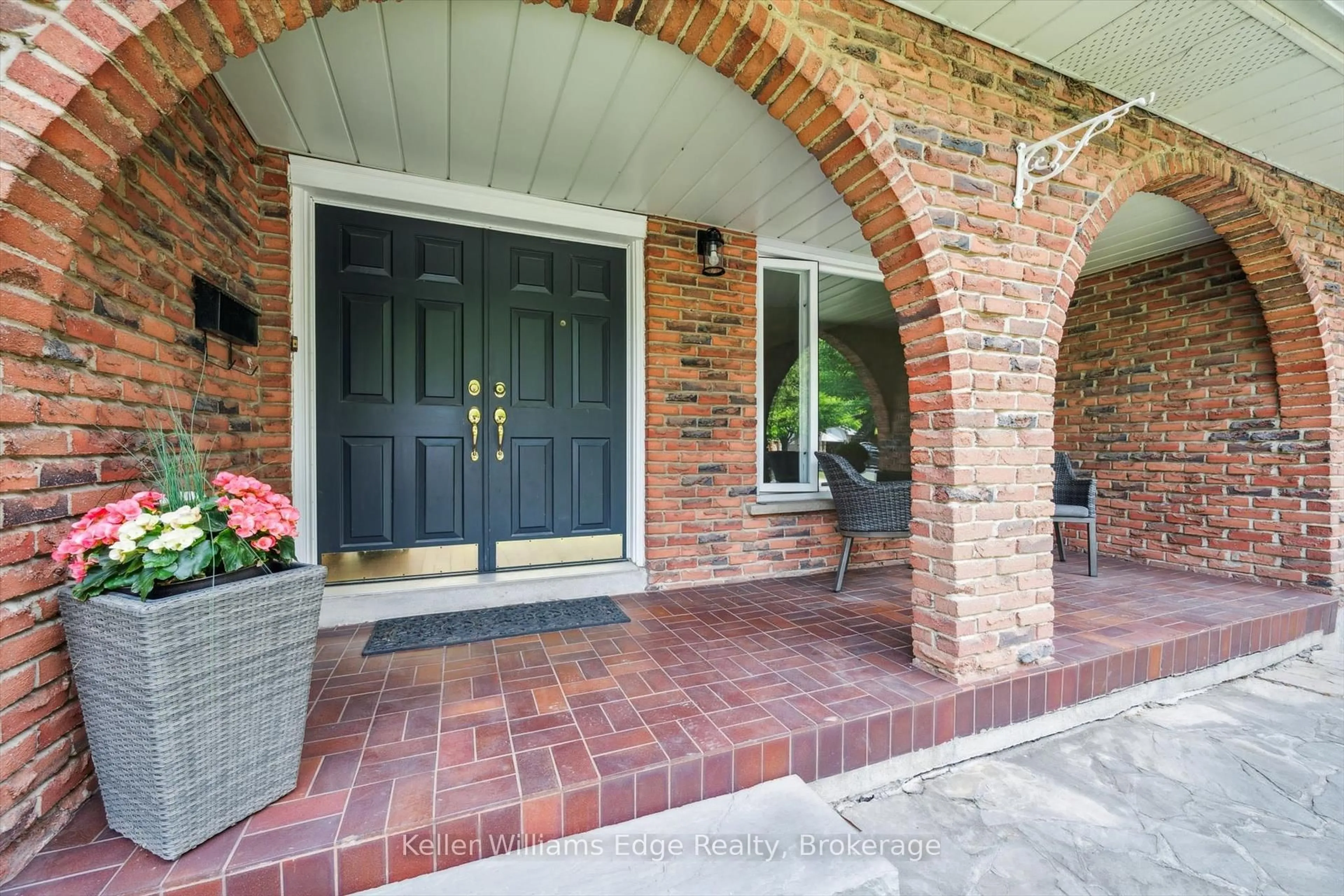 Home with brick exterior material, street for 2525 Woburn Cres, Oakville Ontario L6L 5E8