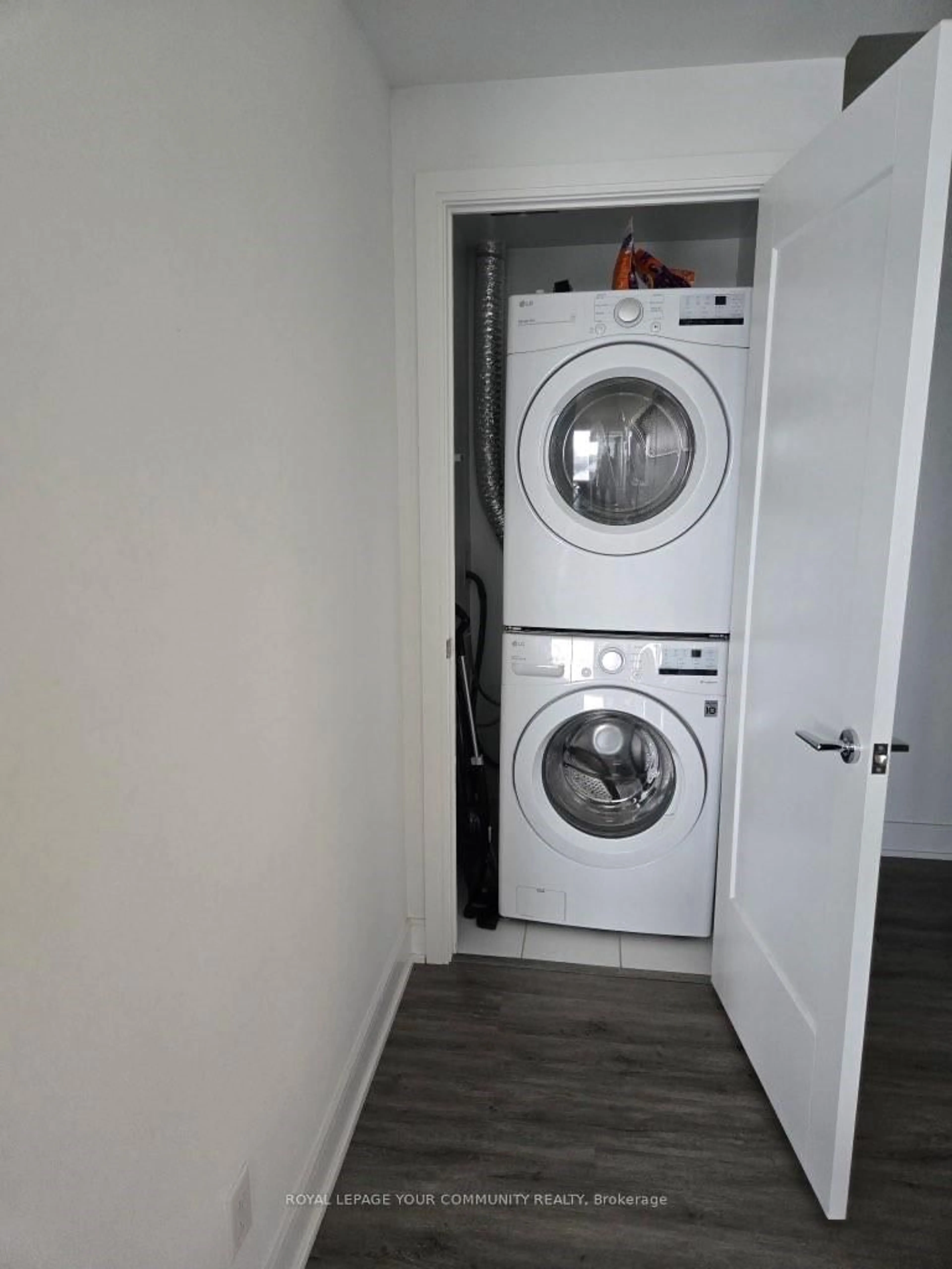 Laundry room for 70 Annie Craig Dr #2009, Toronto Ontario M8V 0C5