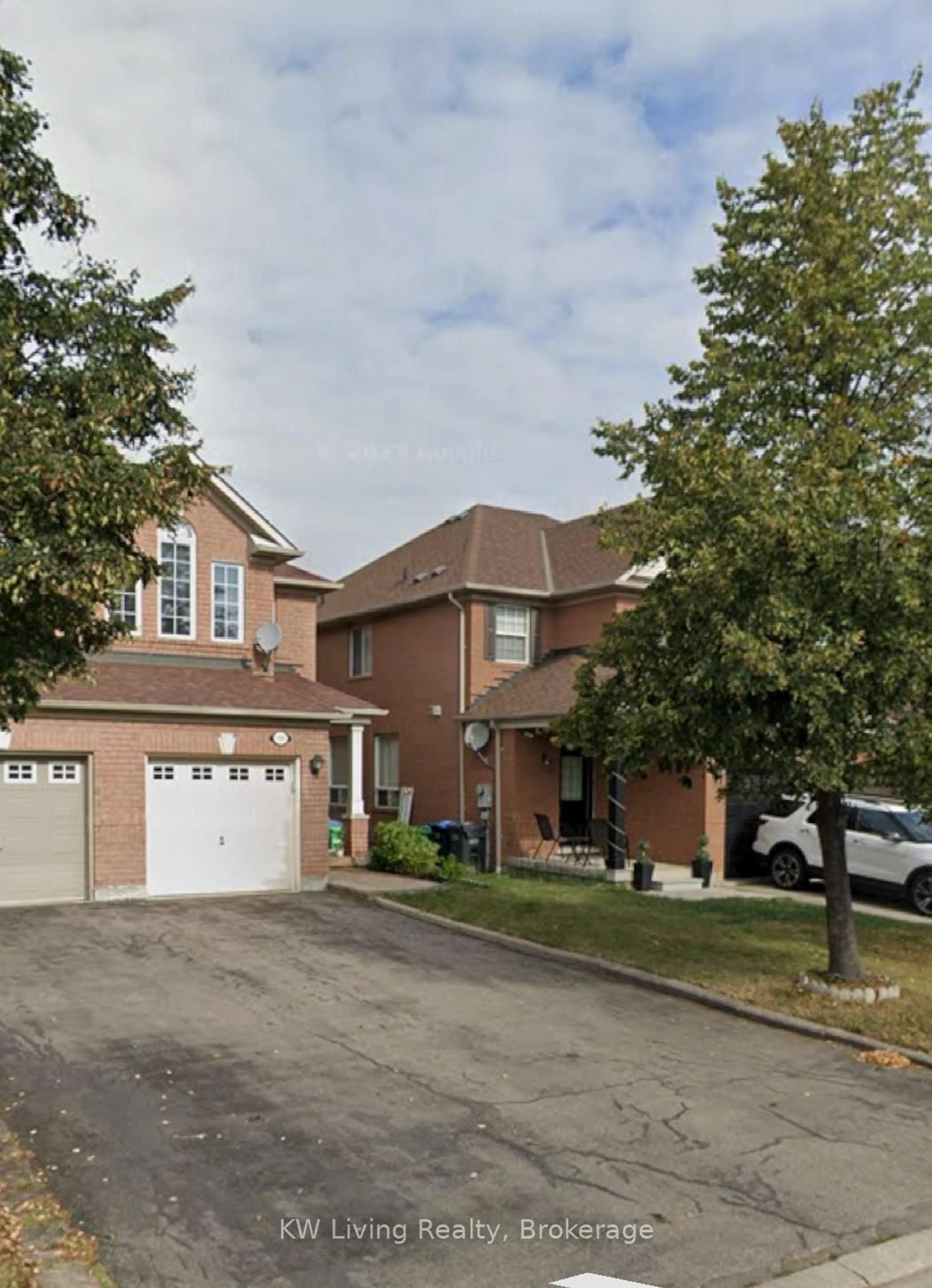 Home with brick exterior material, street for 1387 Weir Chse, Mississauga Ontario L5V 2X1