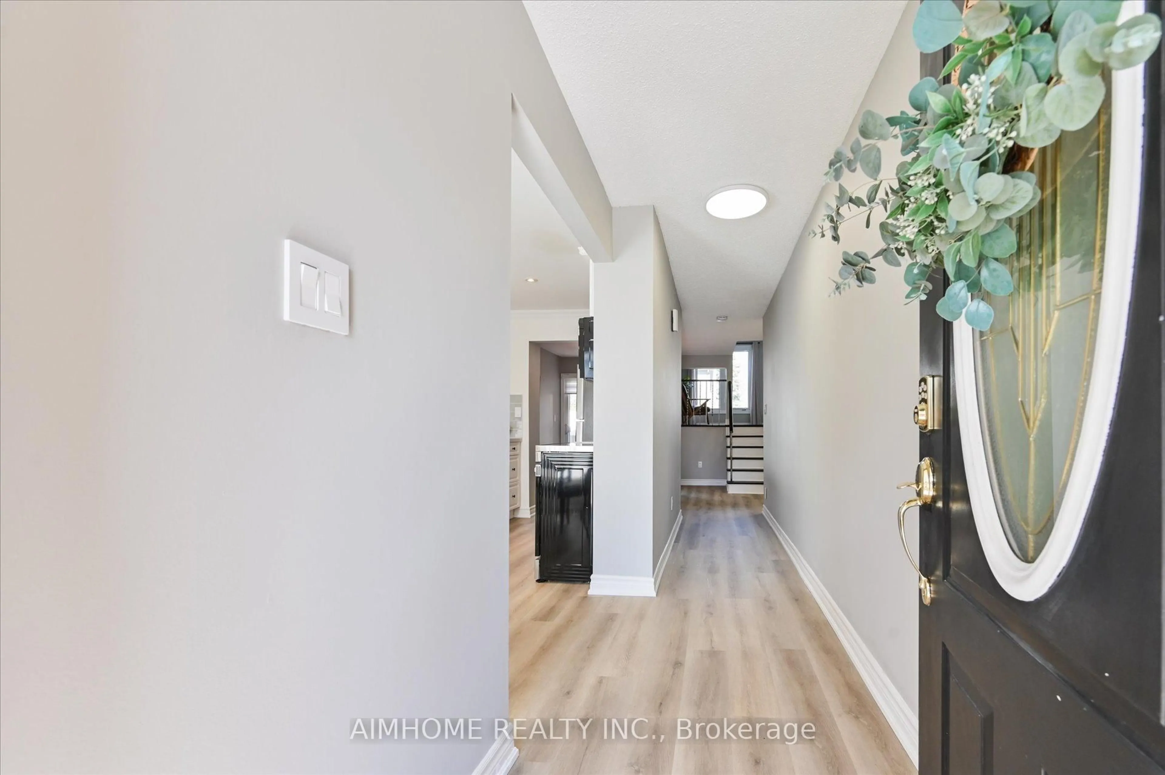 Indoor entryway for 787 Roseheath Dr, Milton Ontario L9T 4M4