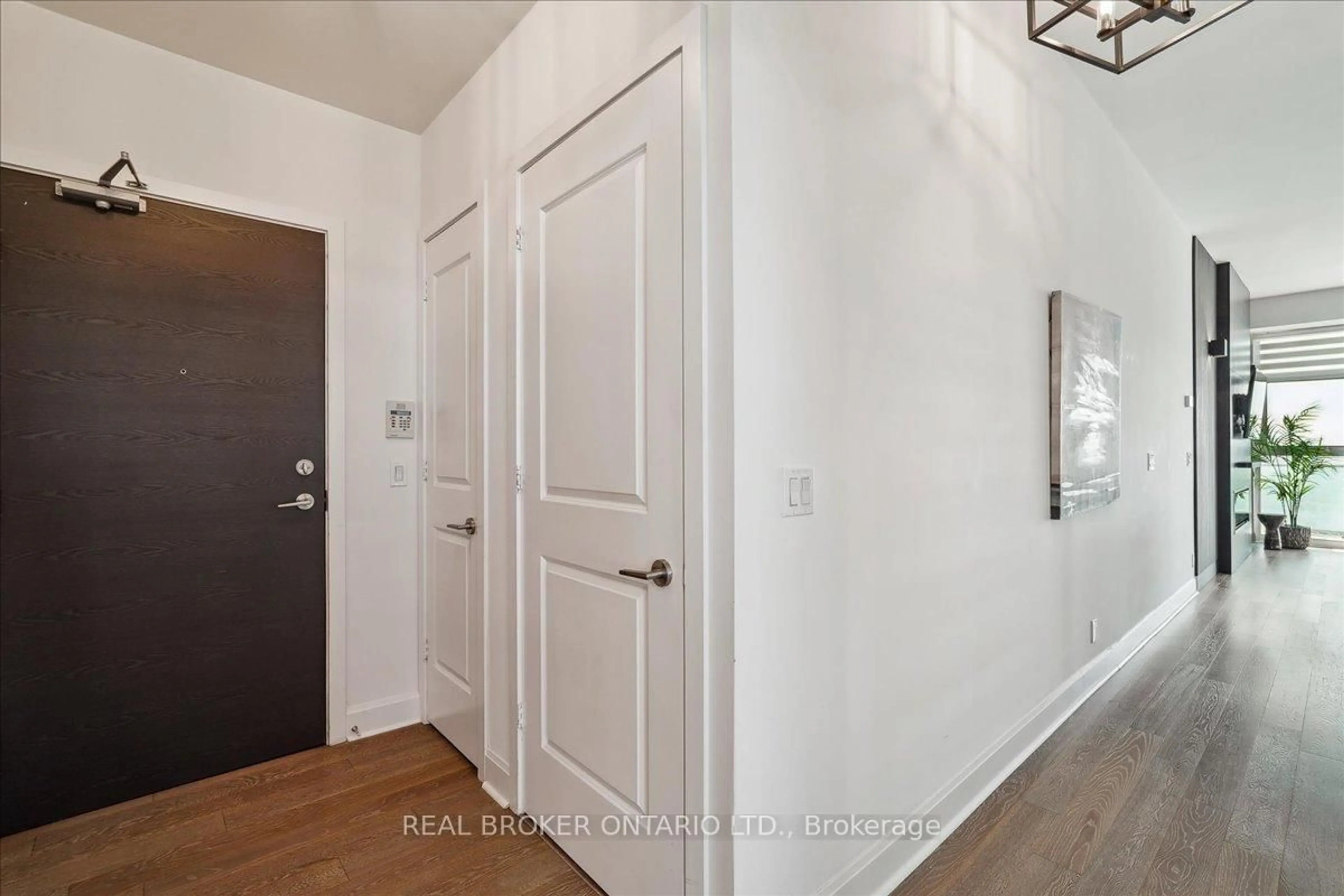 Indoor entryway for 33 Shore Breeze Dr #3704, Toronto Ontario M8V 0G1
