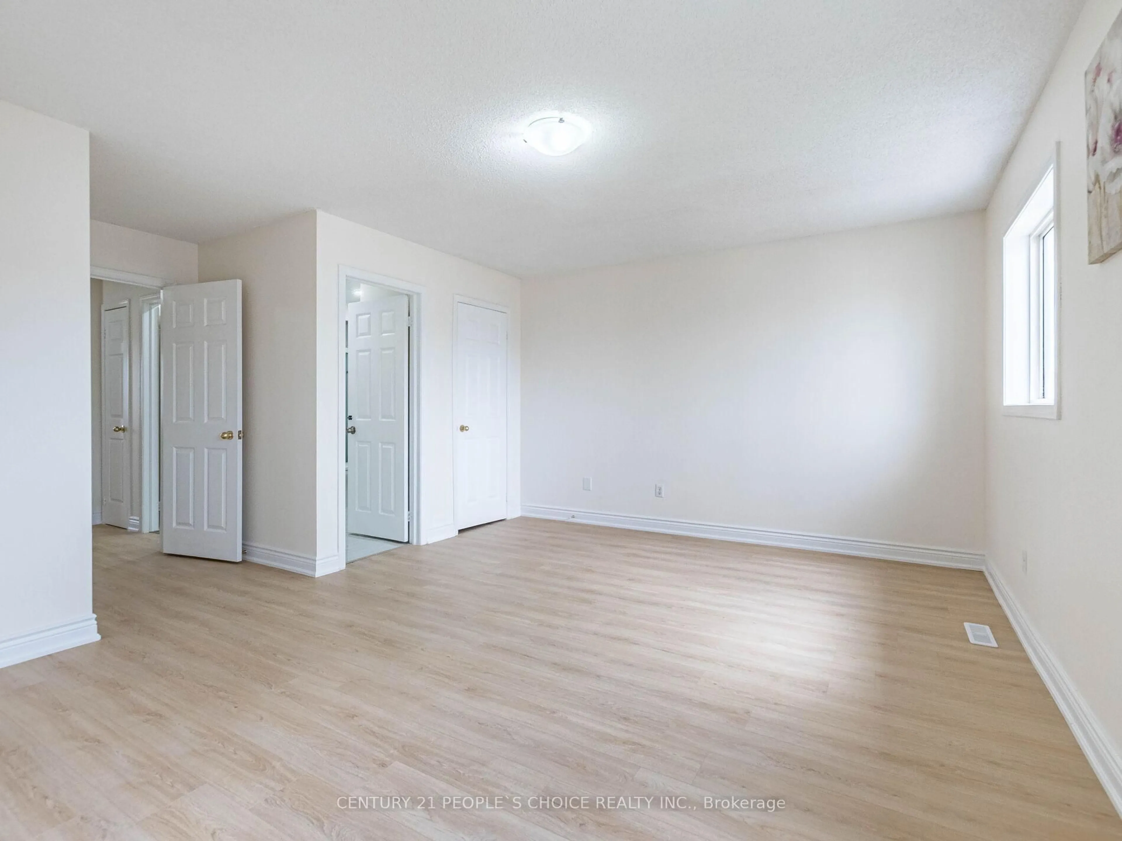 A pic of a room for 32 Twin Pines Cres, Brampton Ontario L7A 1M6