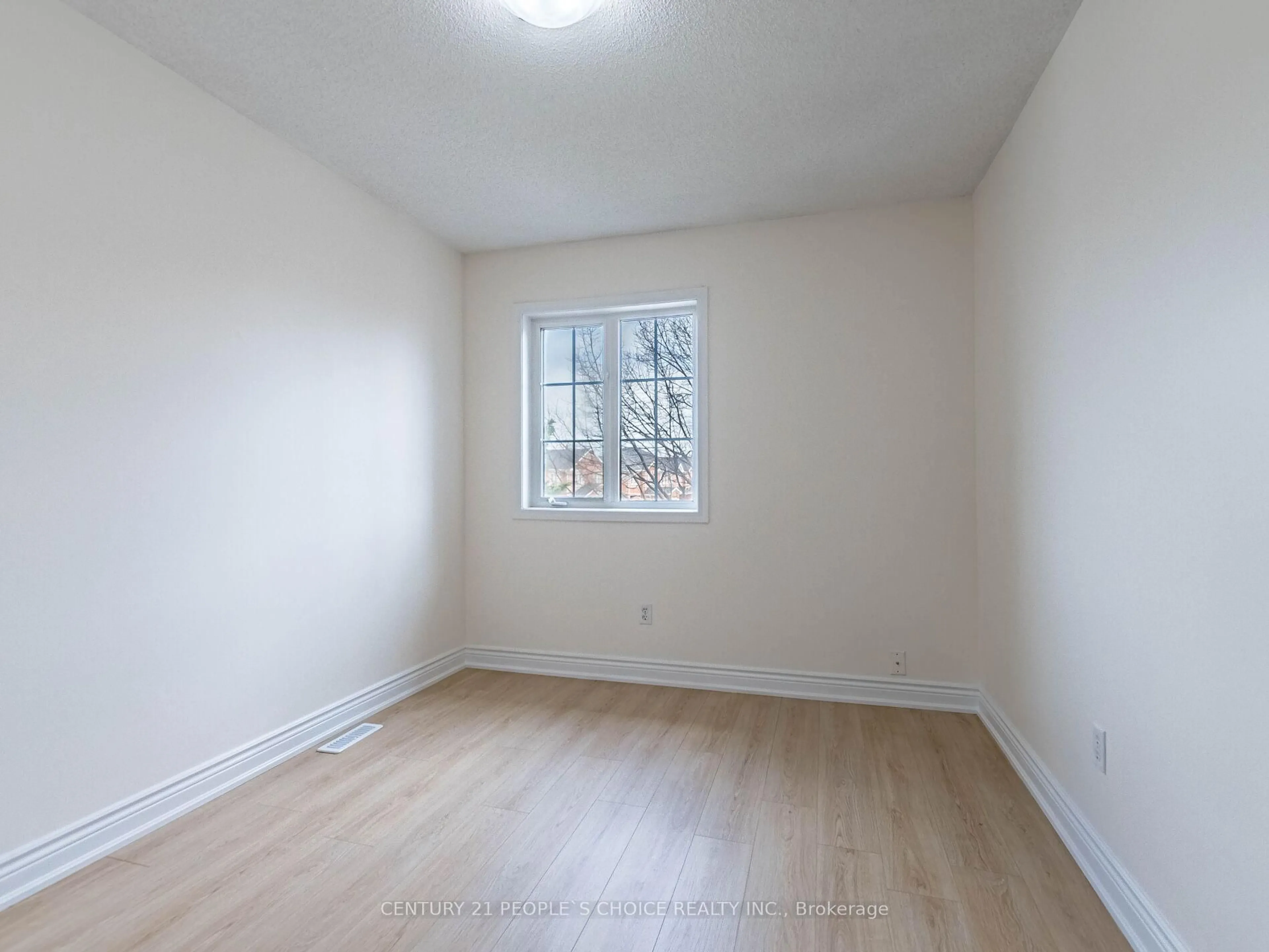 A pic of a room for 32 Twin Pines Cres, Brampton Ontario L7A 1M6