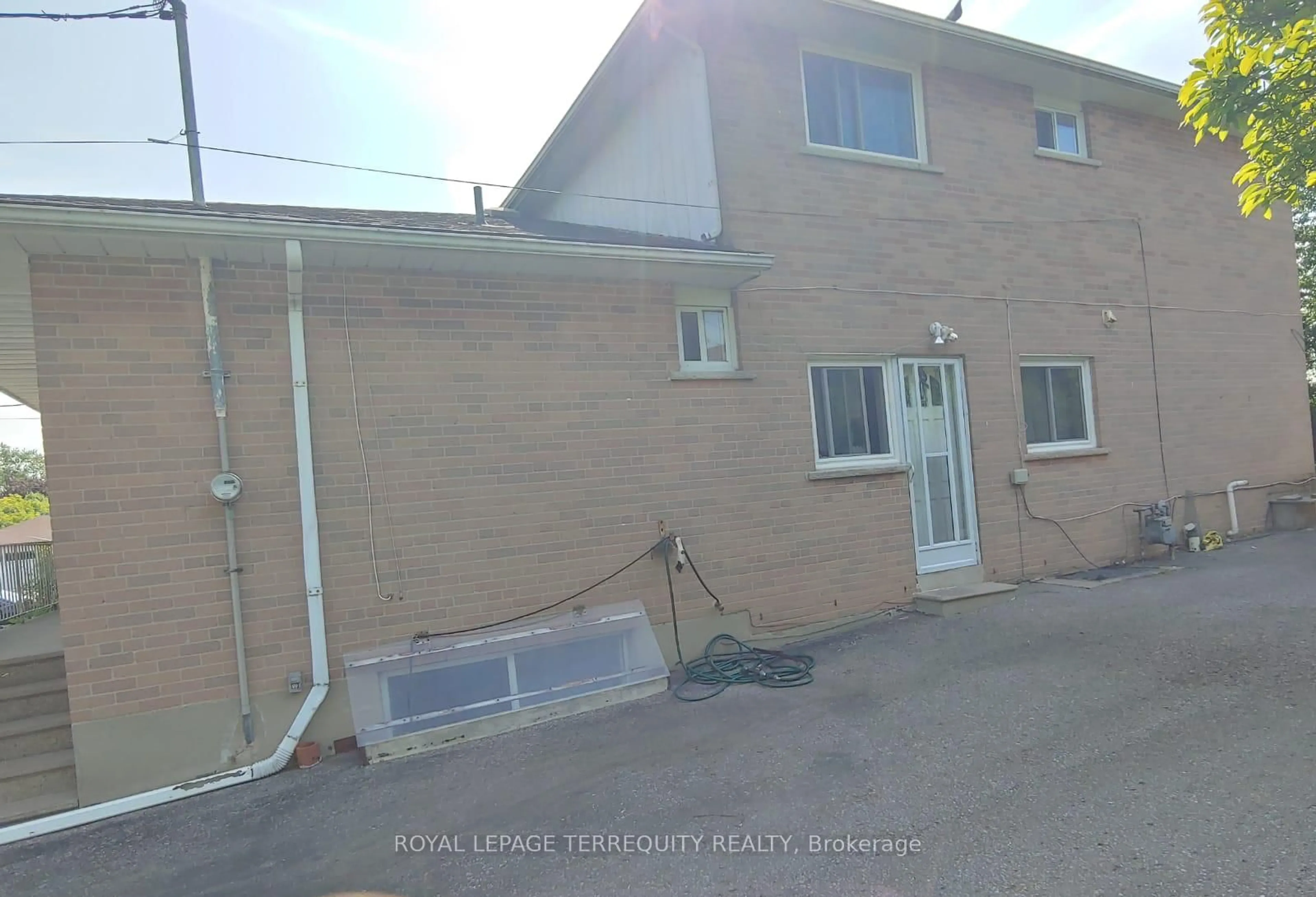A pic from outside/outdoor area/front of a property/back of a property/a pic from drone, building for 46 Laskay Cres, Toronto Ontario M3N 1P3