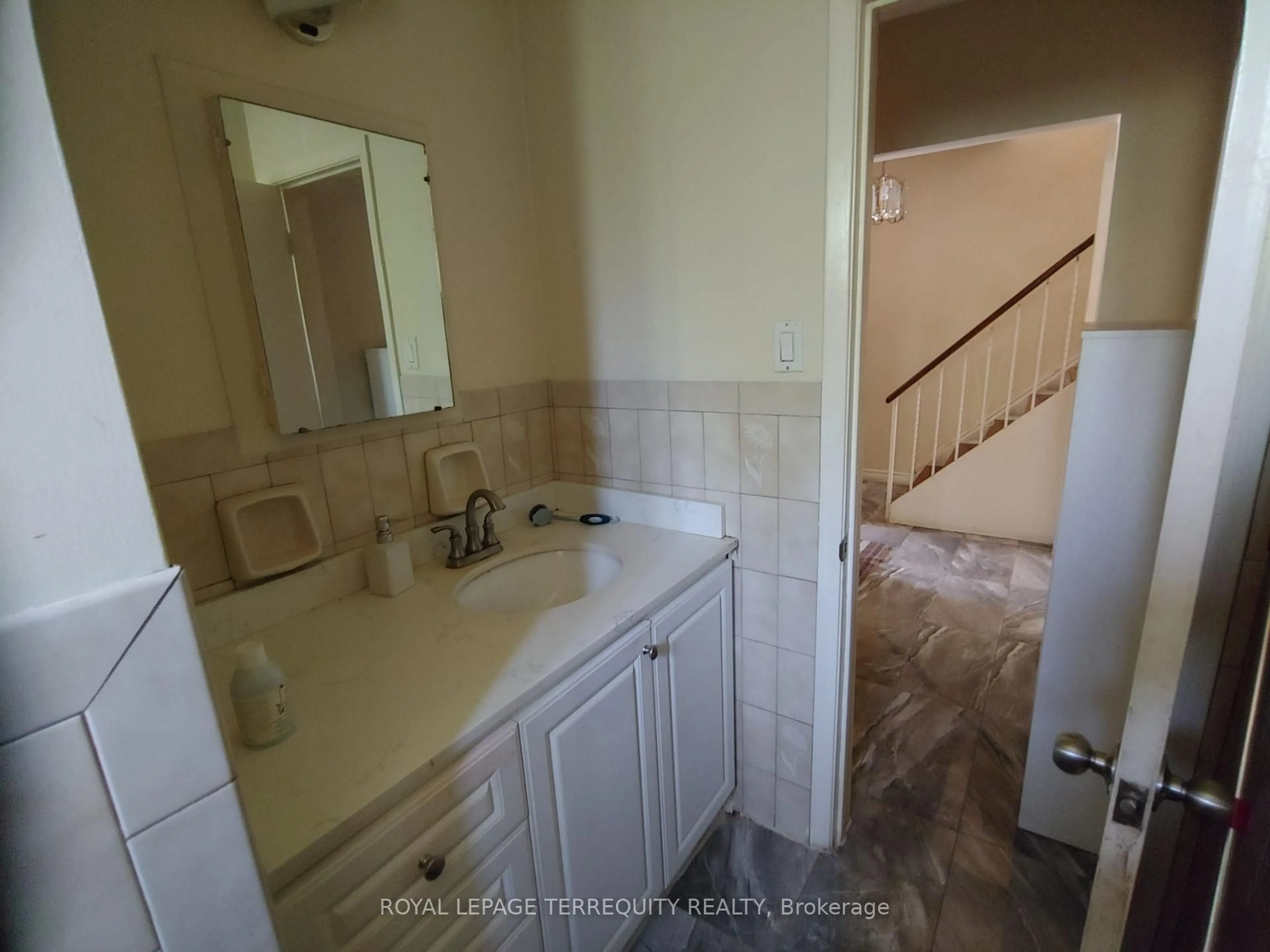 Standard bathroom, ceramic/tile floor for 46 Laskay Cres, Toronto Ontario M3N 1P3