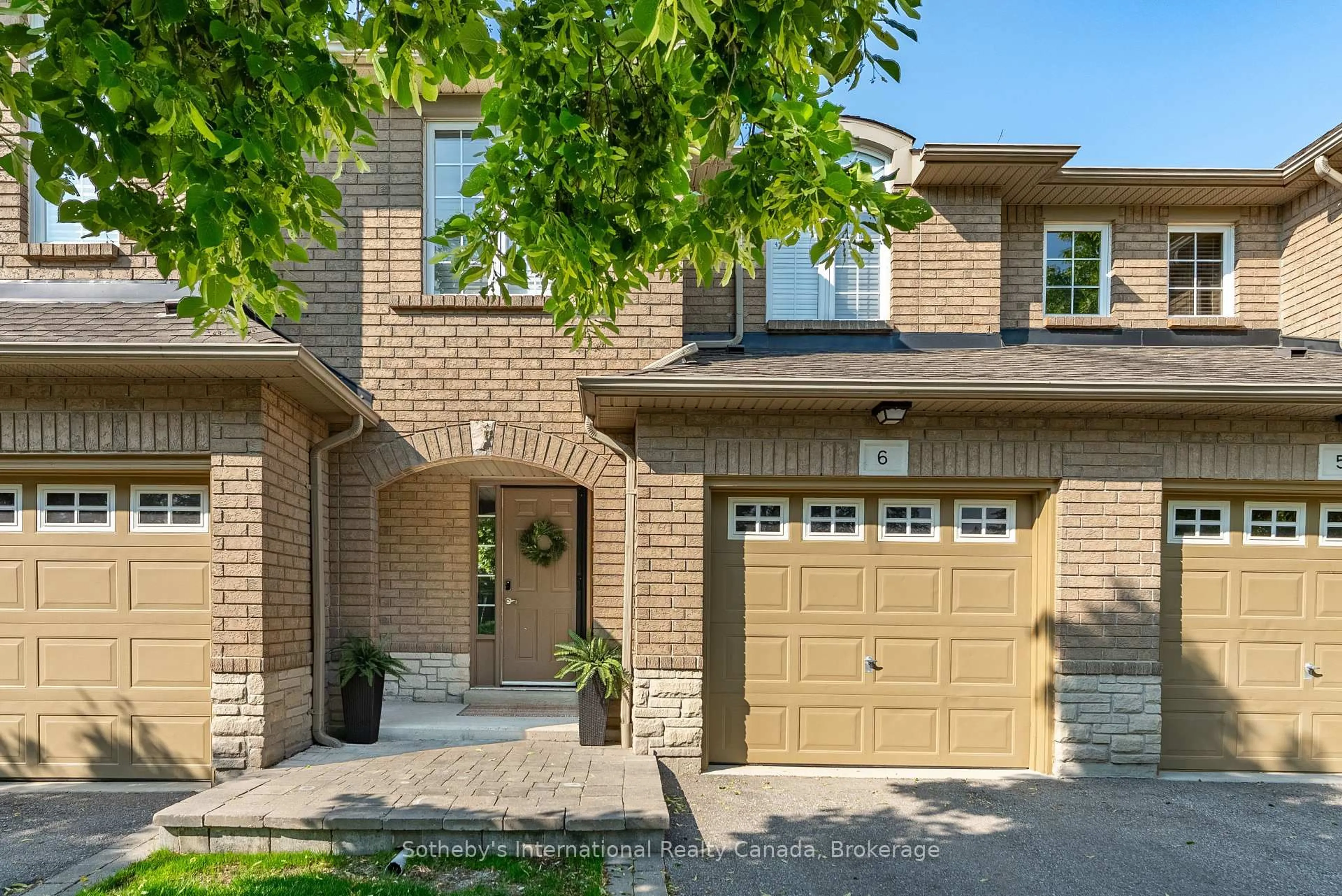 Home with brick exterior material, street for 130 Robert St #6, Milton Ontario L9T 6E3