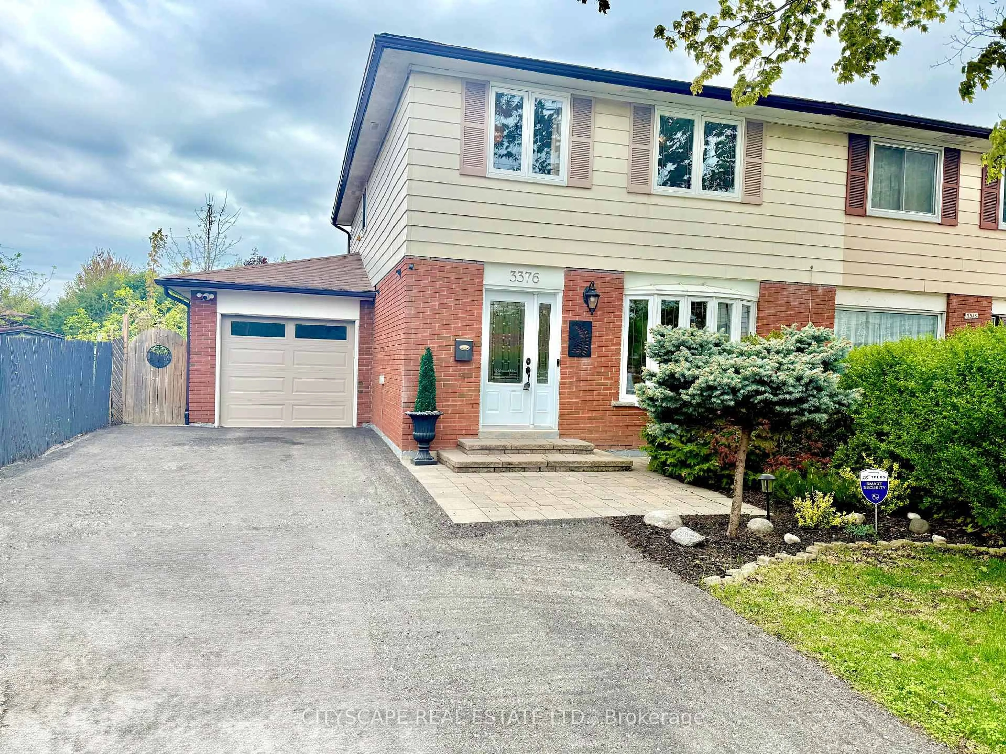 A pic from outside/outdoor area/front of a property/back of a property/a pic from drone, street for 3376 Frobex Crt, Mississauga Ontario L5C 2B5