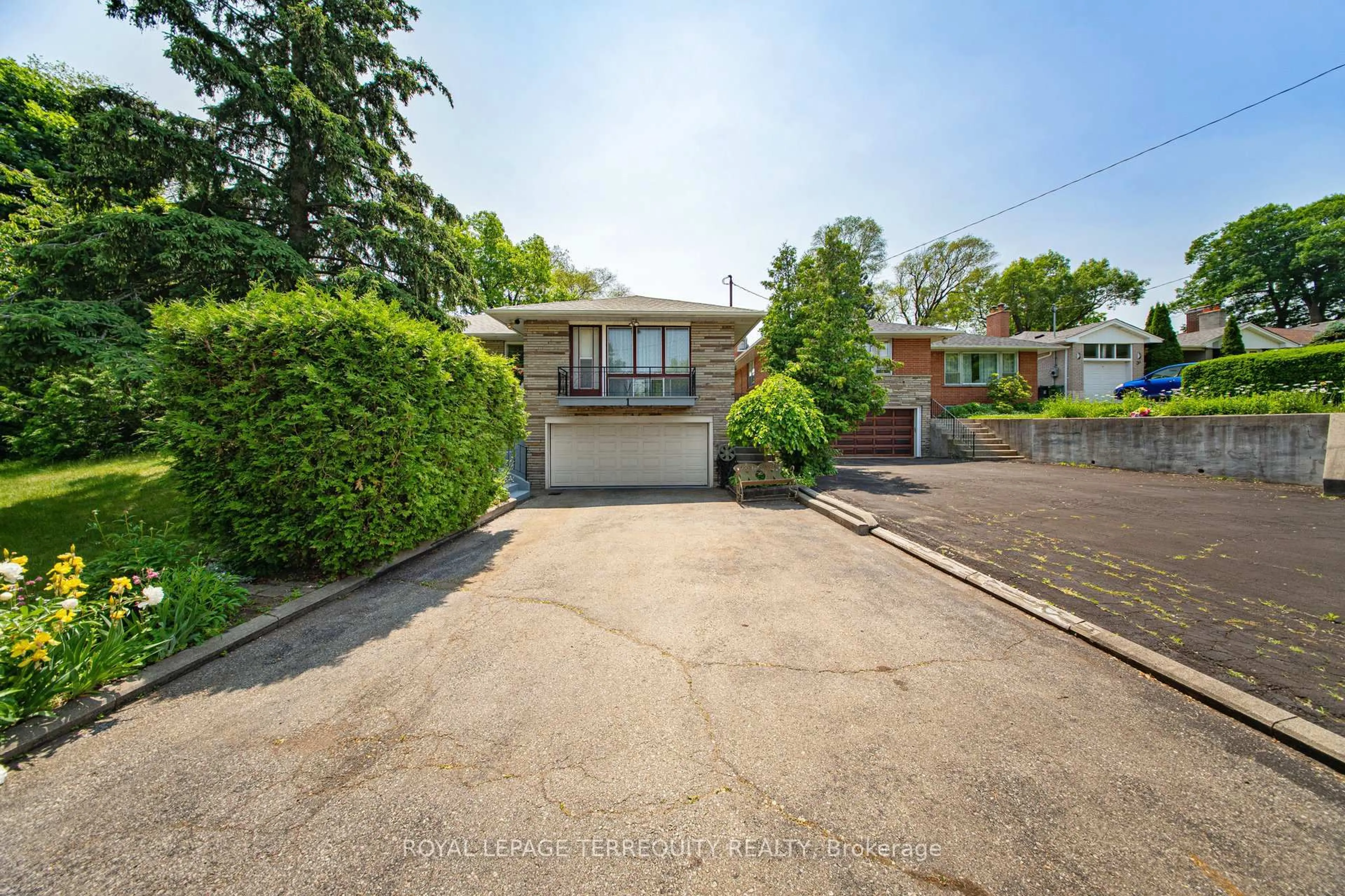 A pic from outside/outdoor area/front of a property/back of a property/a pic from drone, street for 1 Leland Ave, Toronto Ontario M8Z 2X4