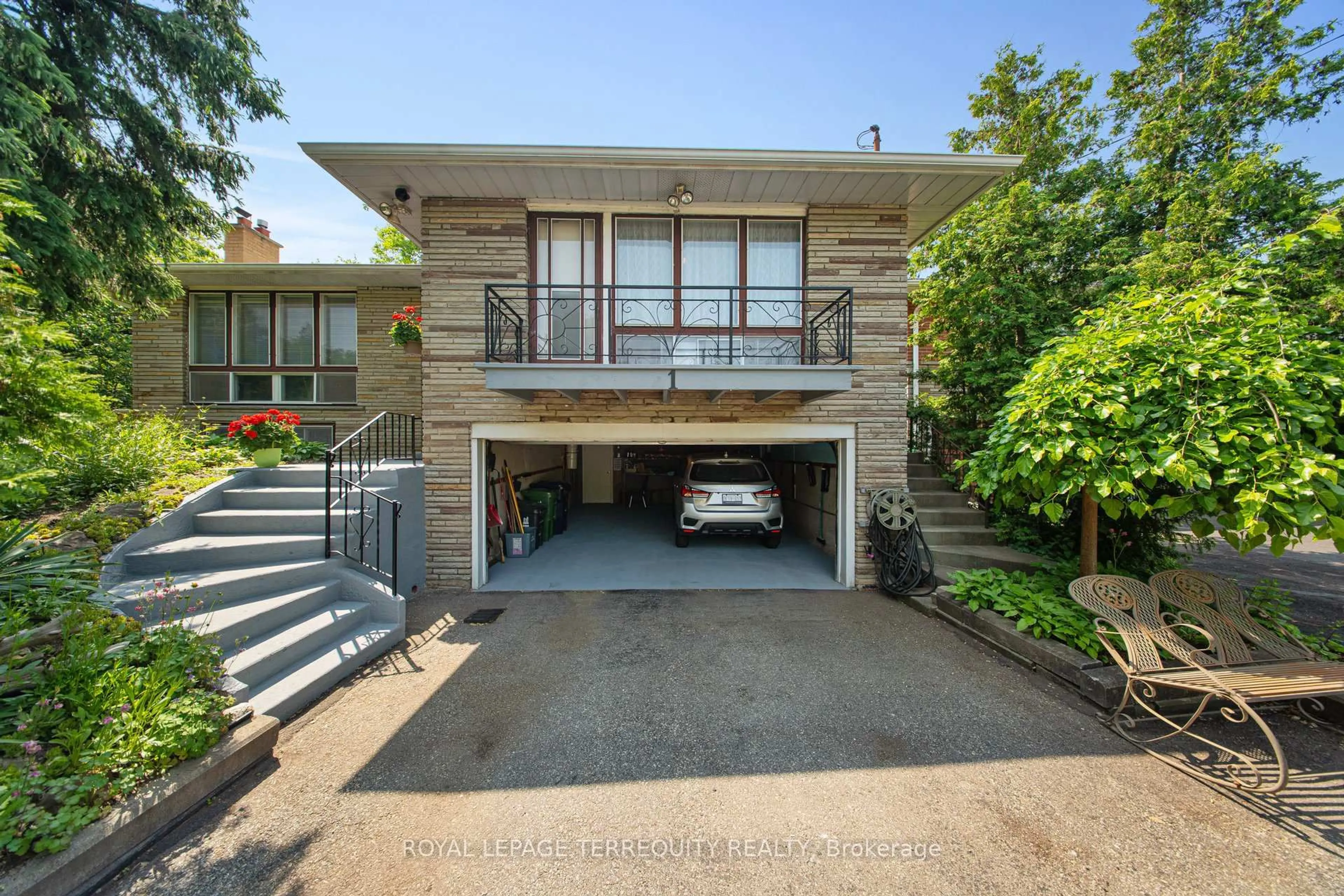 Indoor garage for 1 Leland Ave, Toronto Ontario M8Z 2X4