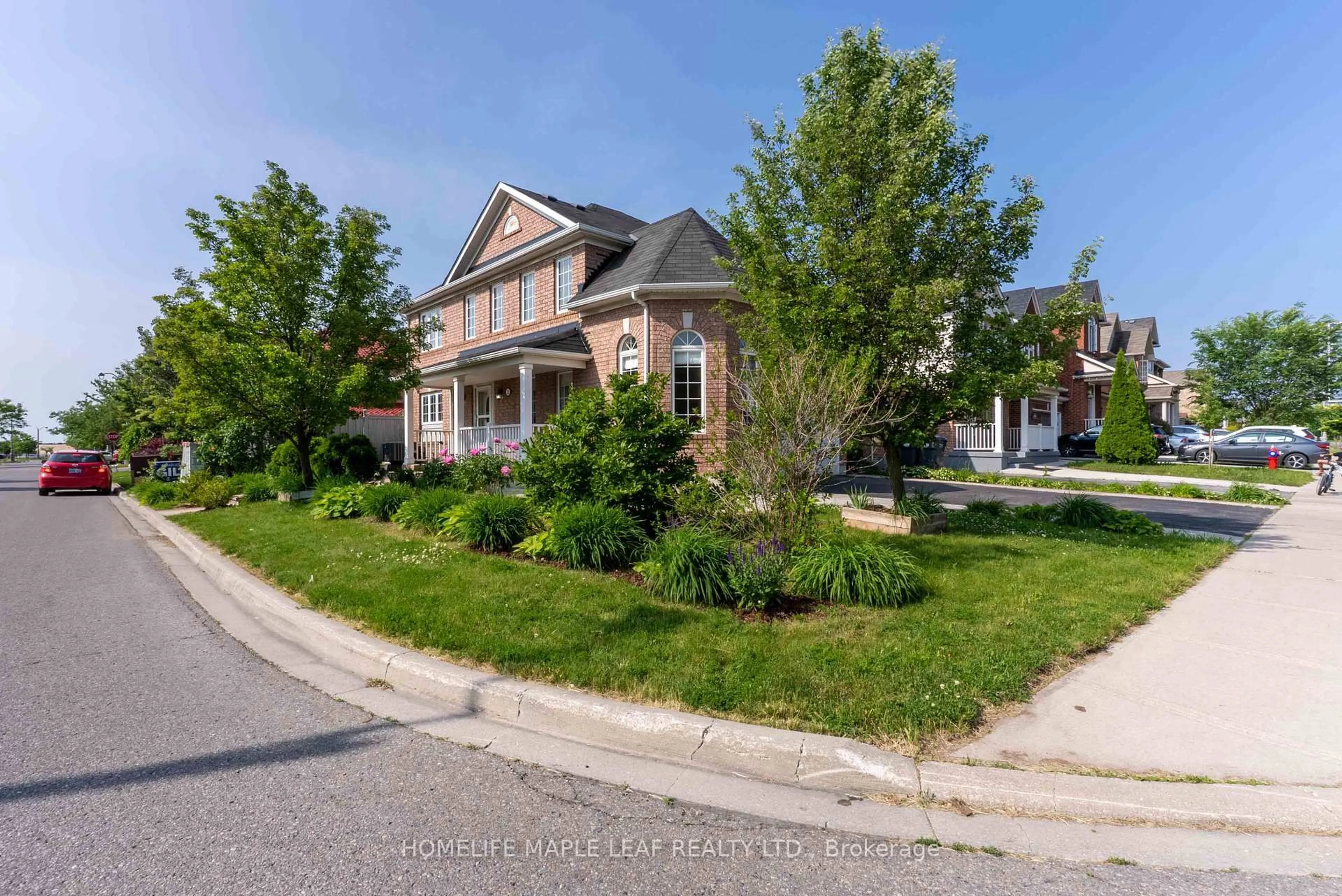 A pic from outside/outdoor area/front of a property/back of a property/a pic from drone, street for 3 Decker Hollow Circ, Brampton Ontario L6X 0L1
