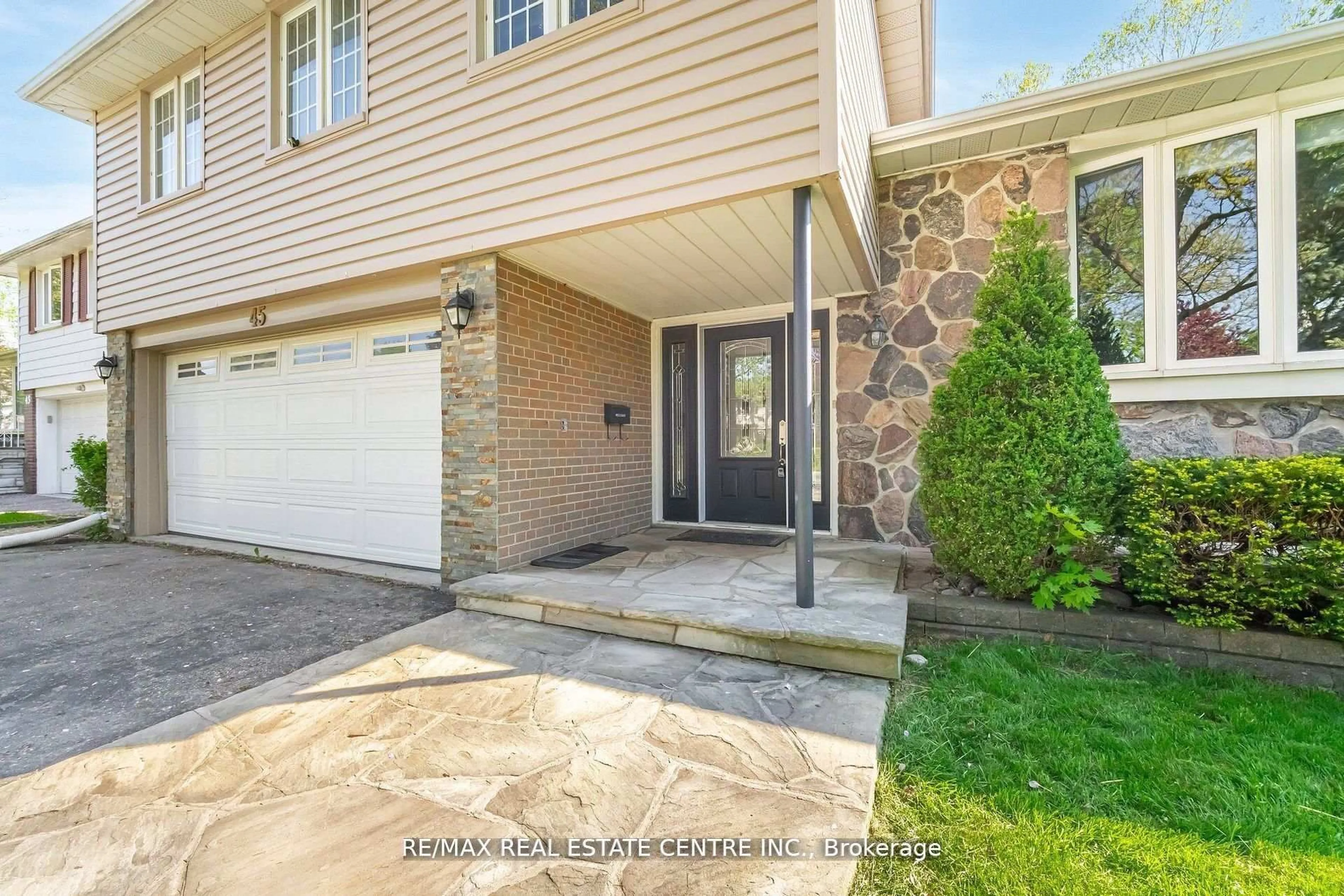 Unknown for 45 Core Cres, Brampton Ontario L6W 2G6