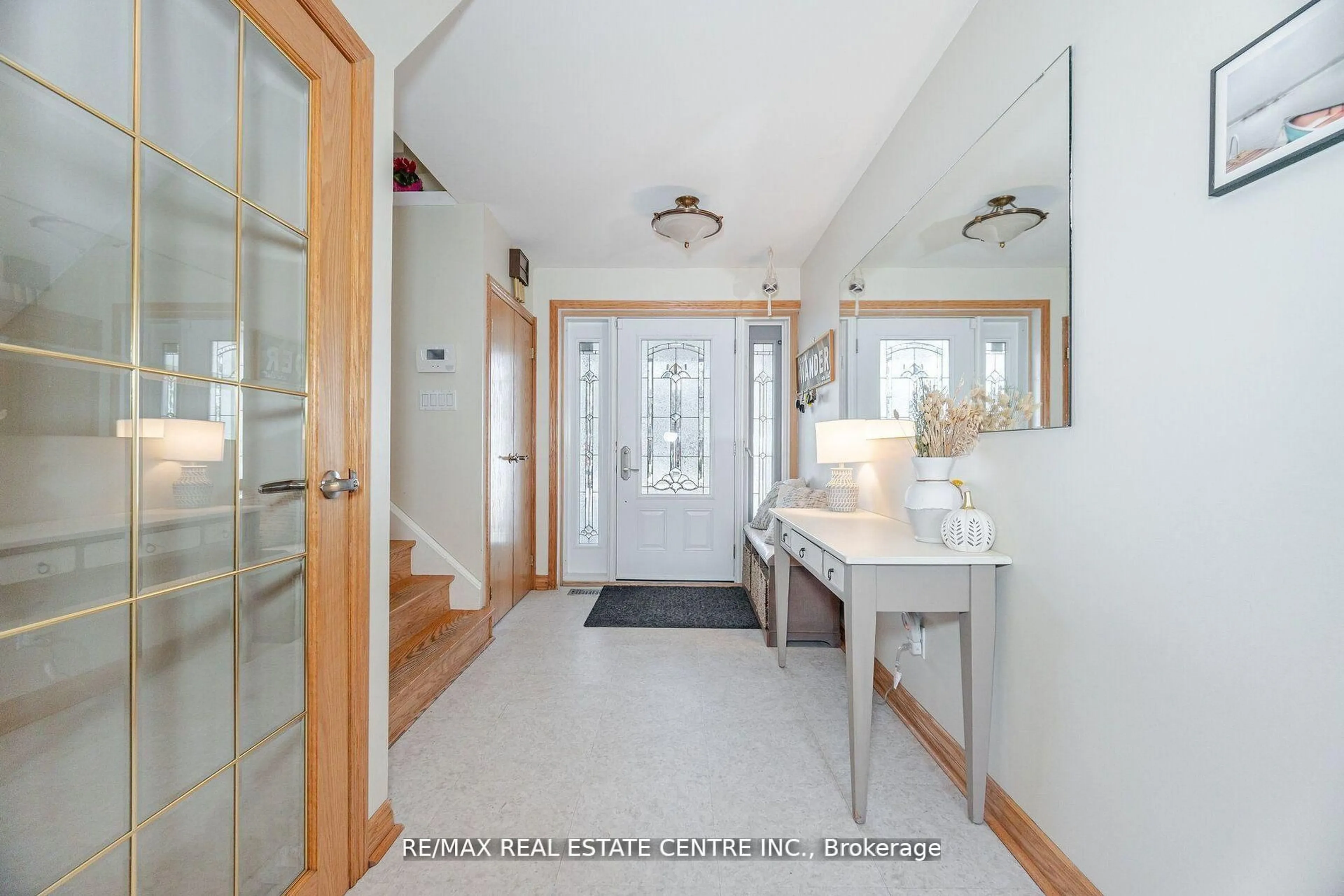 Indoor entryway for 45 Core Cres, Brampton Ontario L6W 2G6