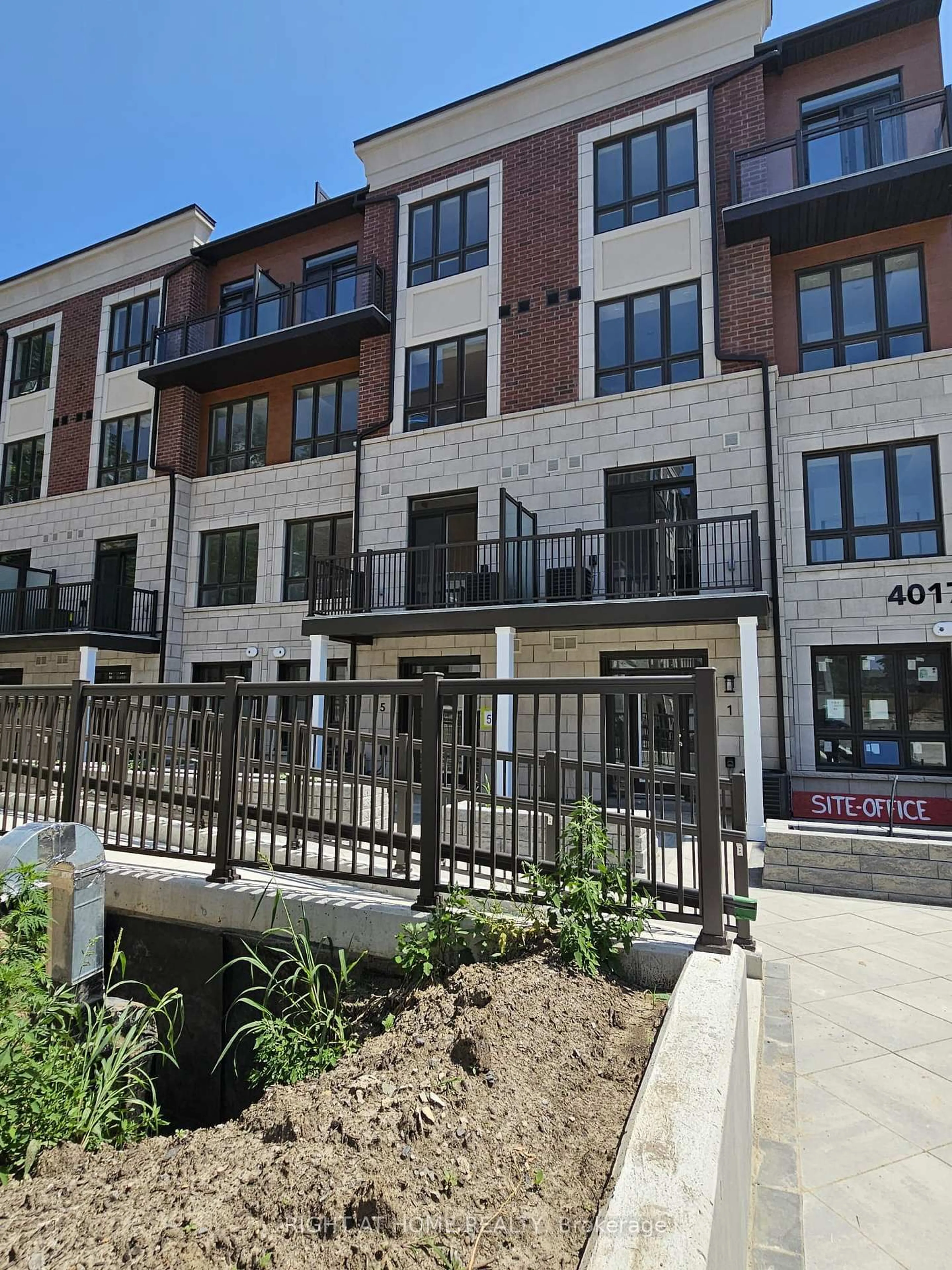 Unknown for 4017 Hickory Dr #5, Mississauga Ontario L4W 1L1