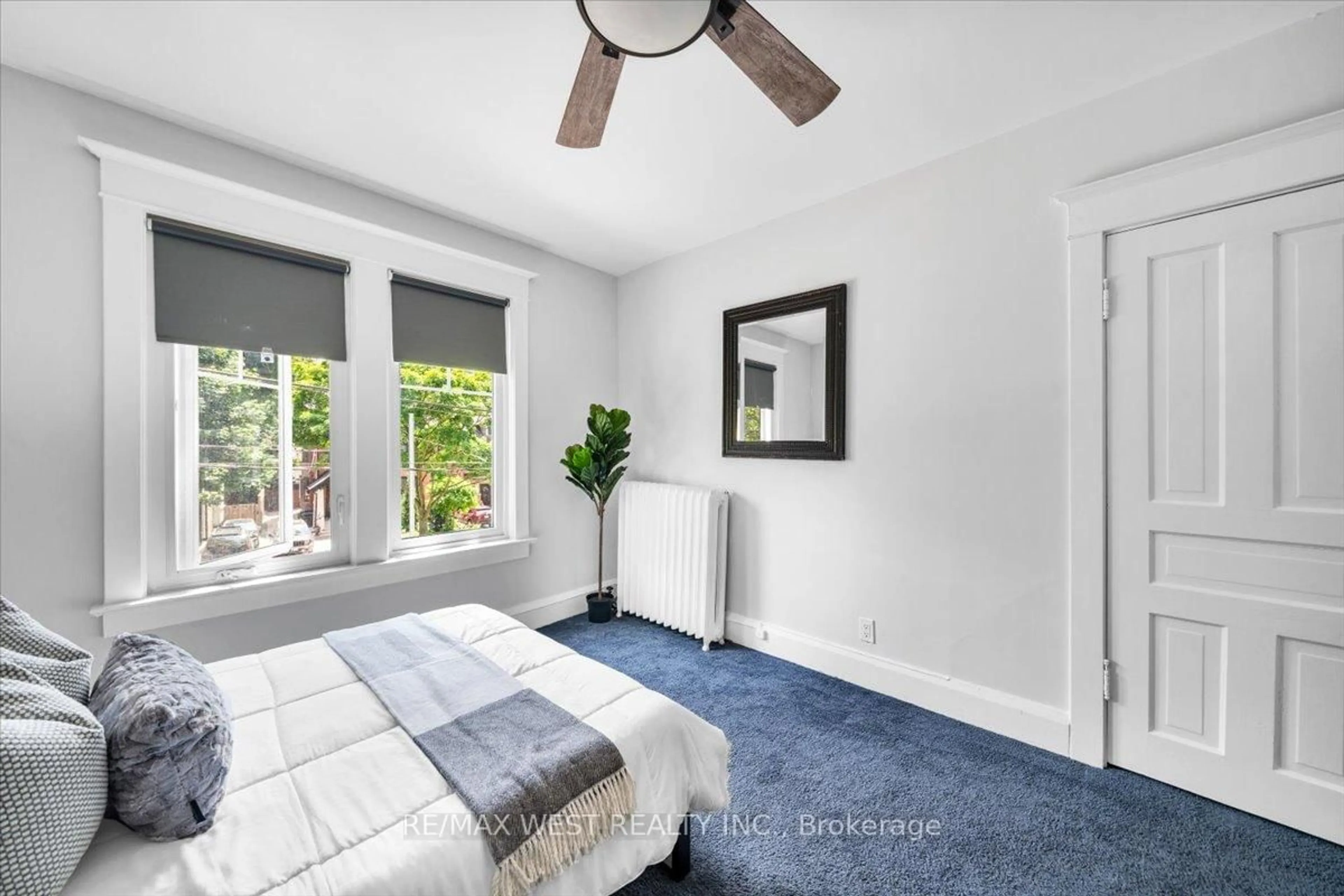 A pic of a room for 206 Howard Park Ave, Toronto Ontario M6R 1W1