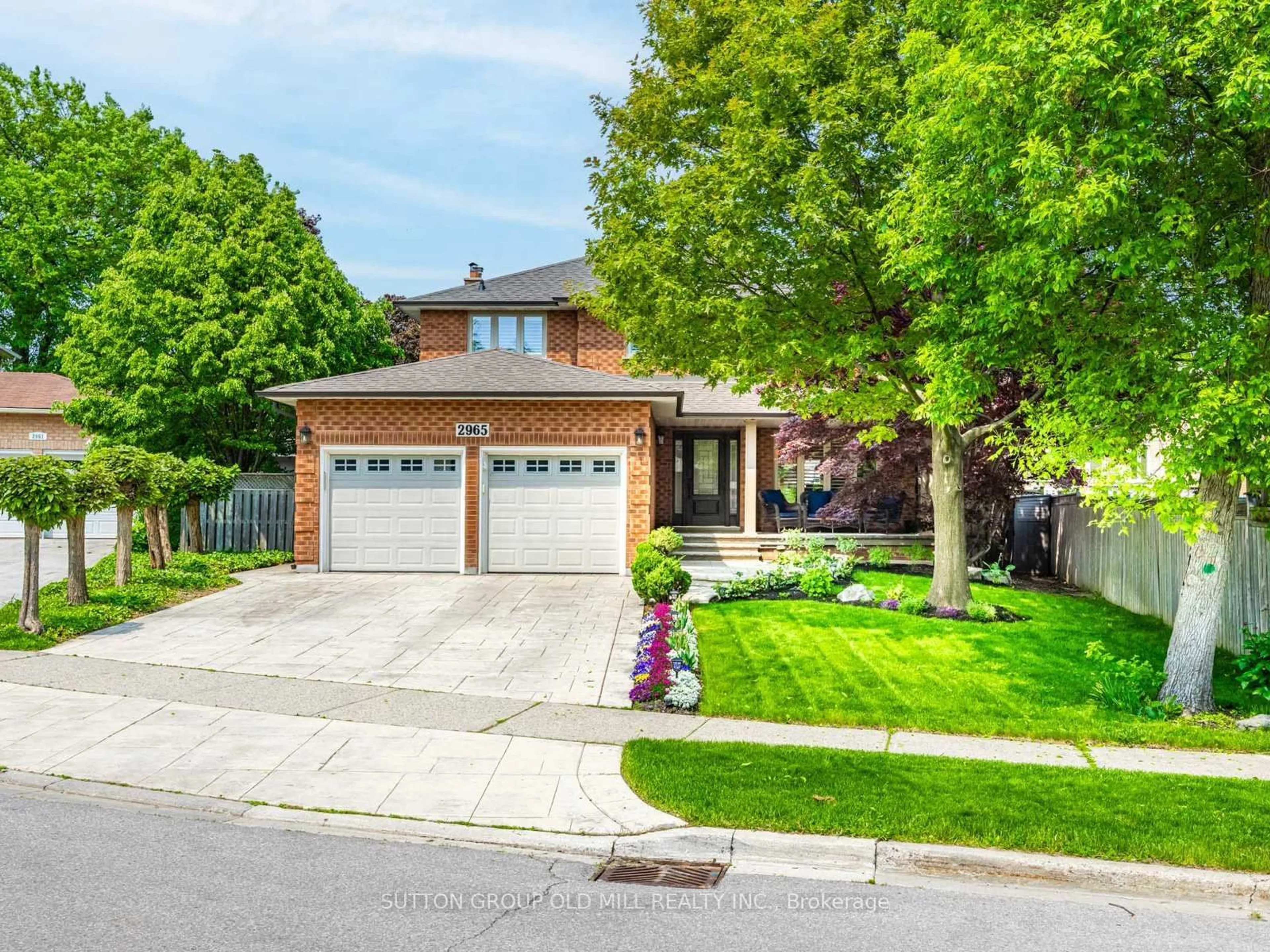 Home with brick exterior material, street for 2965 Mulberry Dr, Oakville Ontario L6J 7H8