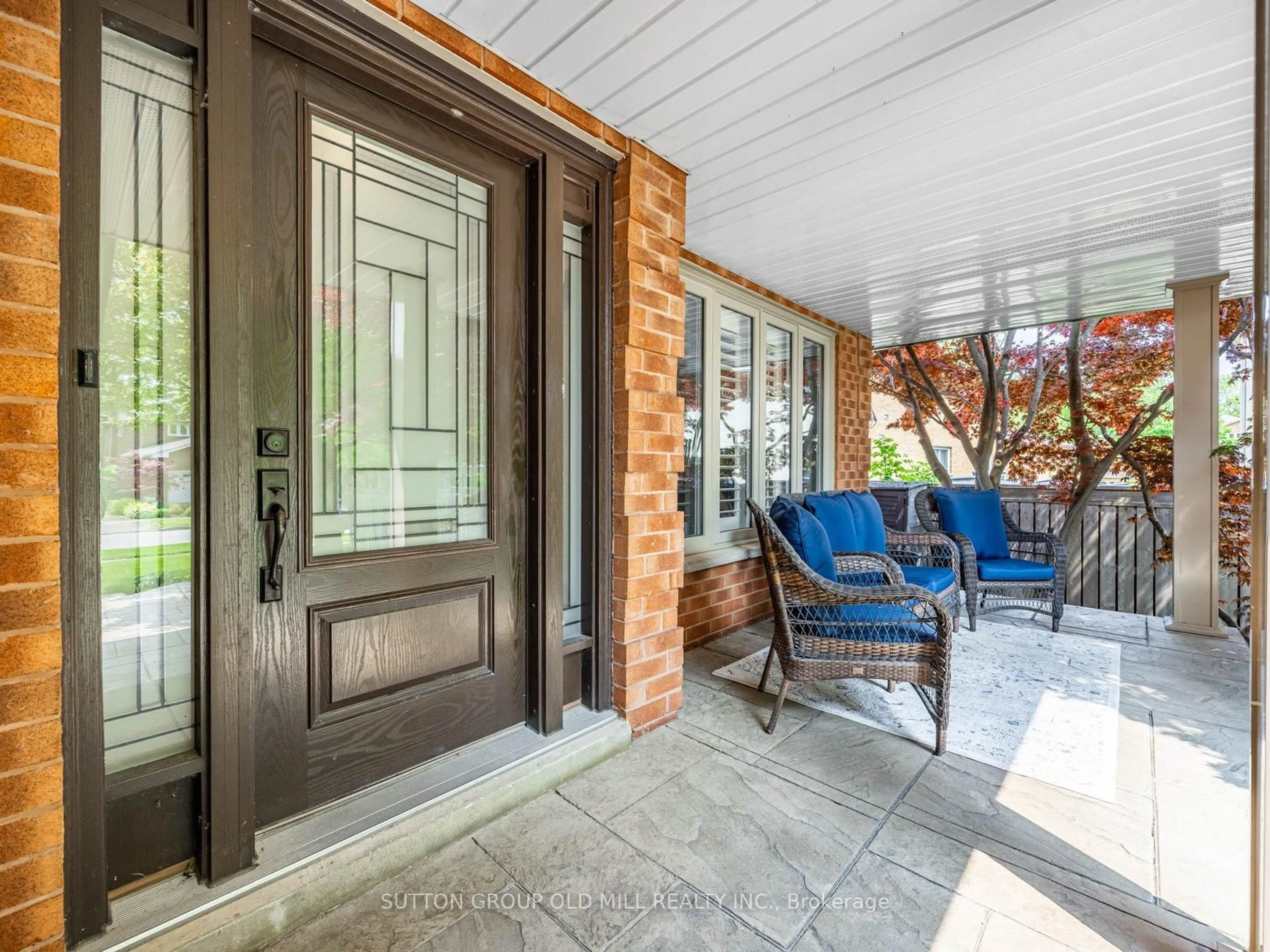 Indoor entryway for 2965 Mulberry Dr, Oakville Ontario L6J 7H8