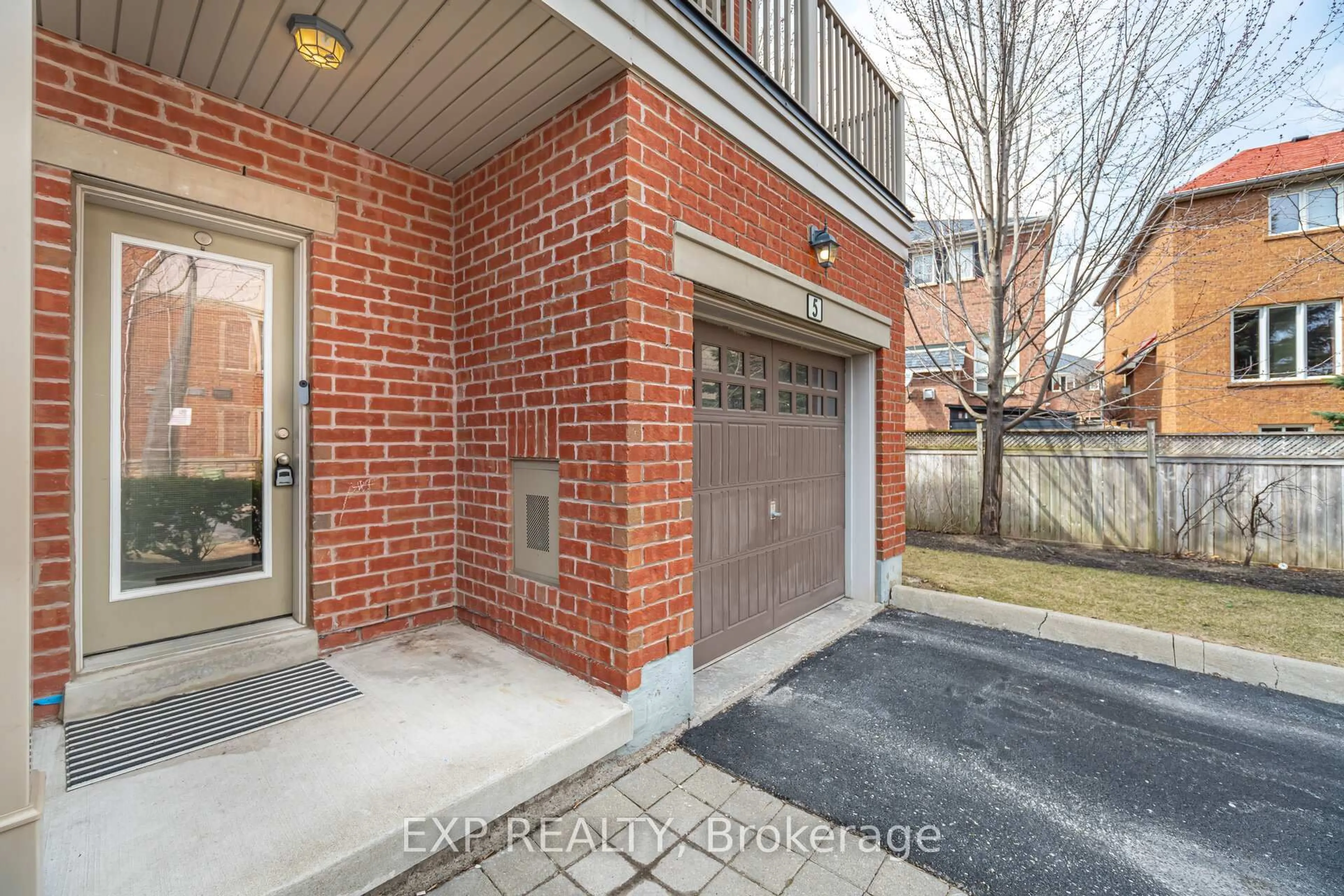Unknown for 5725 Tosca Dr #5, Mississauga Ontario L5M 0M1