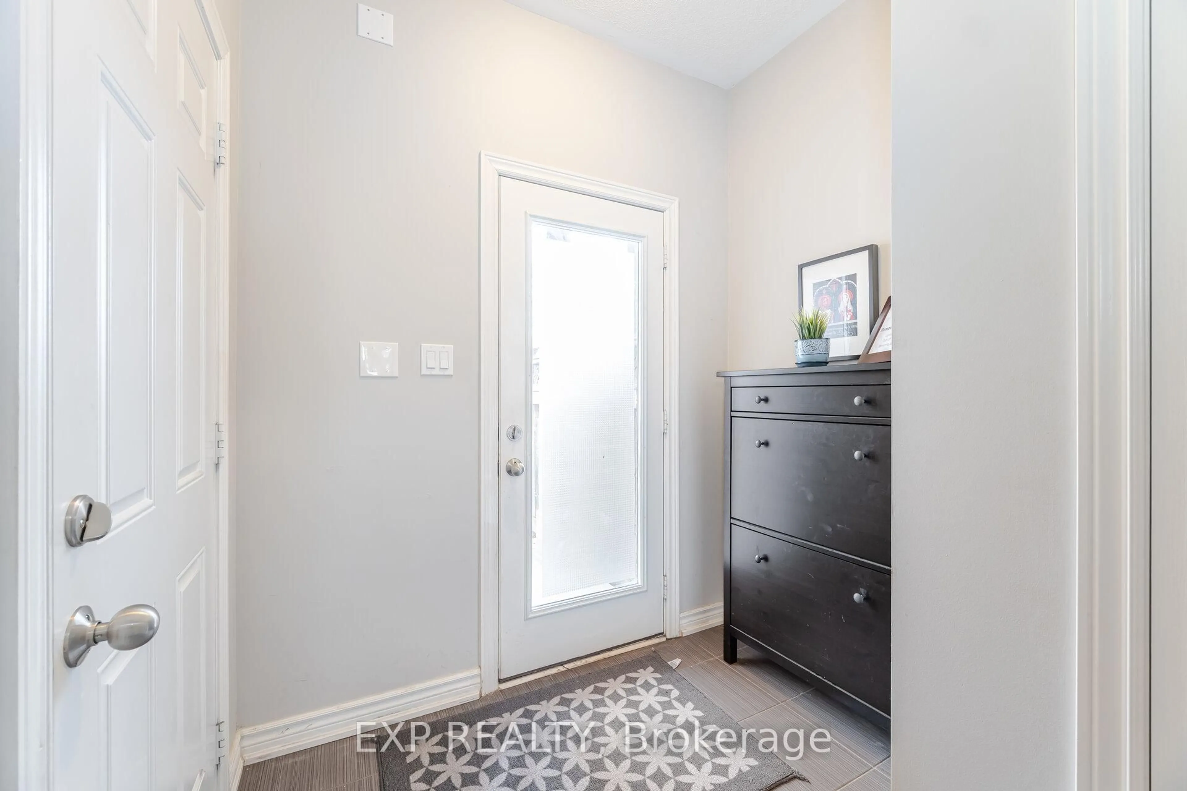 Indoor entryway for 5725 Tosca Dr #5, Mississauga Ontario L5M 0M1
