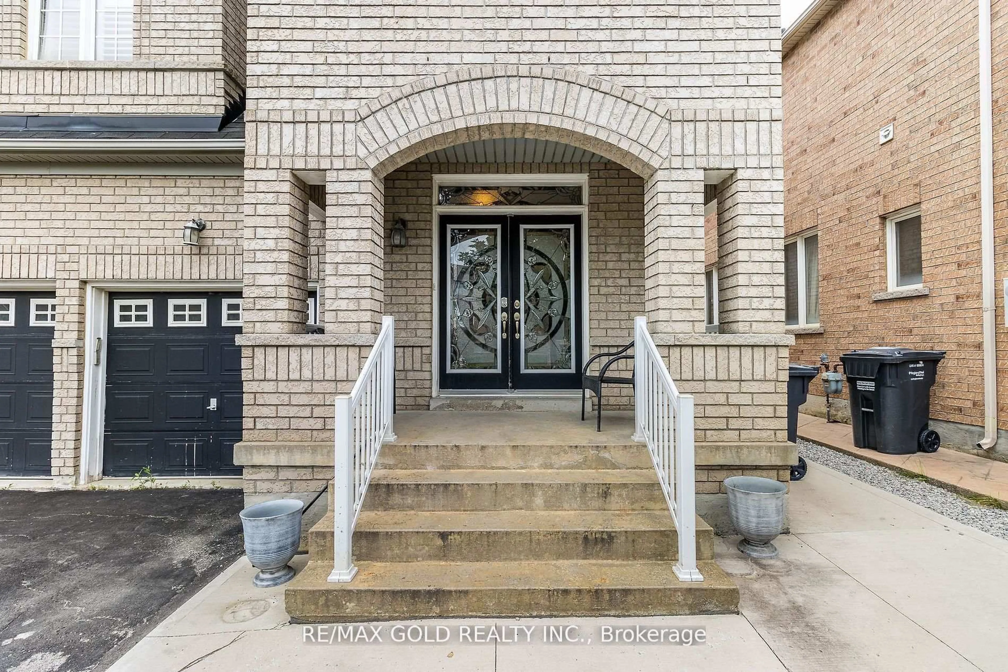 Indoor entryway for 251 Father Tobin Rd, Brampton Ontario L6R 0N9