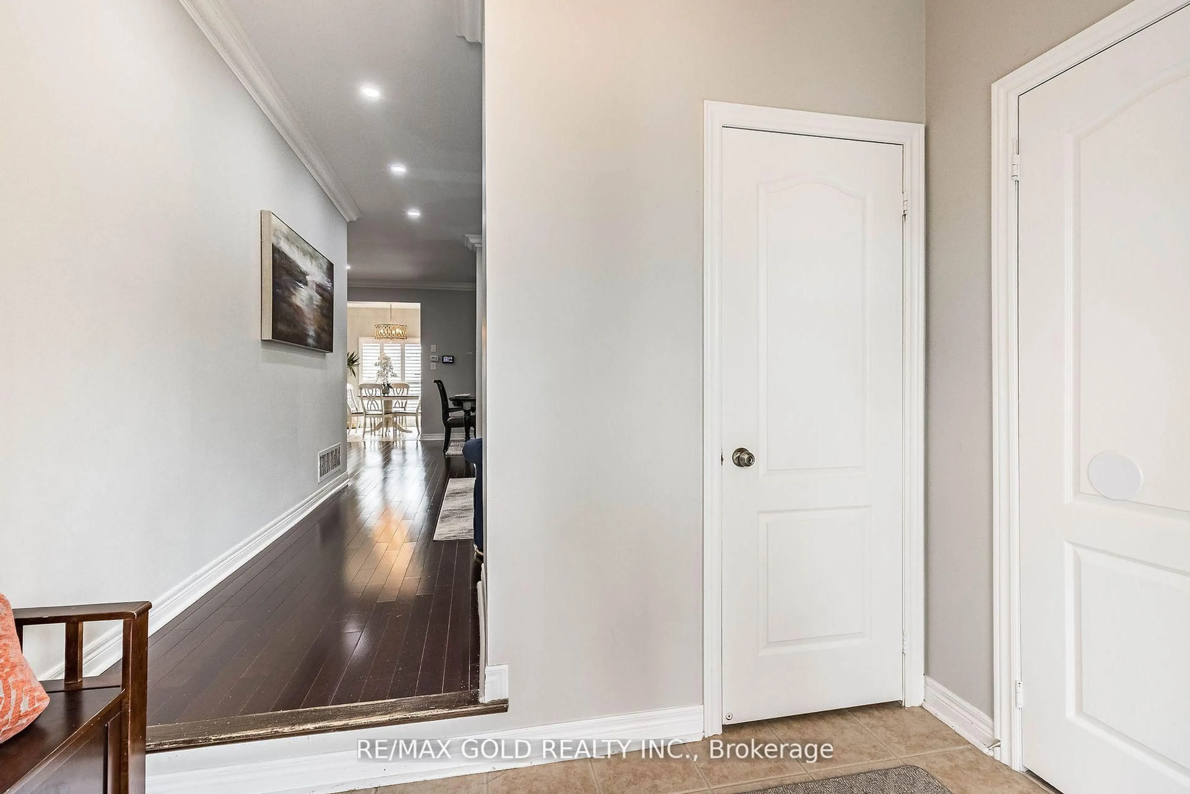 Indoor entryway for 251 Father Tobin Rd, Brampton Ontario L6R 0N9