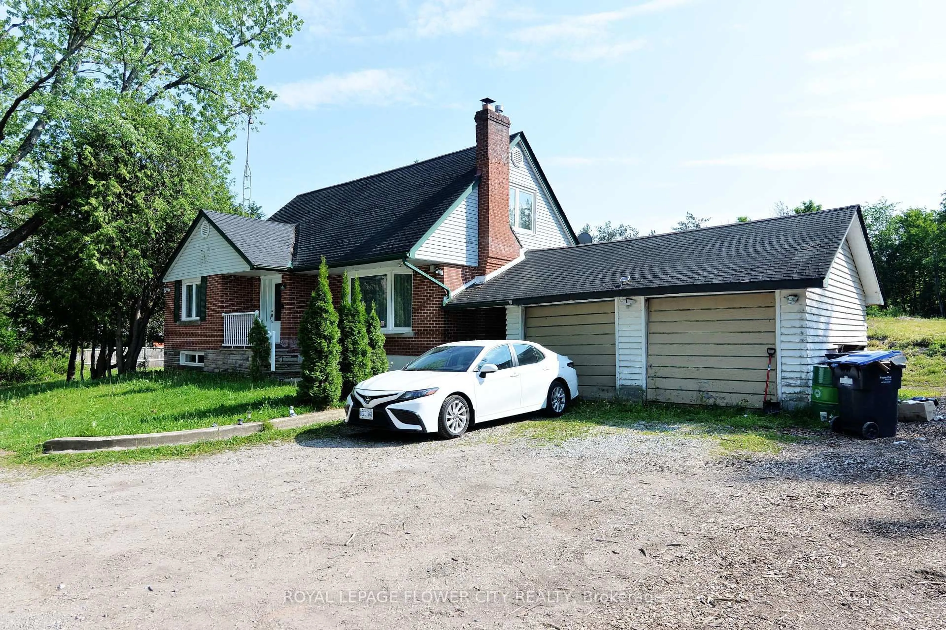 A pic from outside/outdoor area/front of a property/back of a property/a pic from drone, street for 15790 Mississauga Rd, Caledon Ontario L7C 1W8