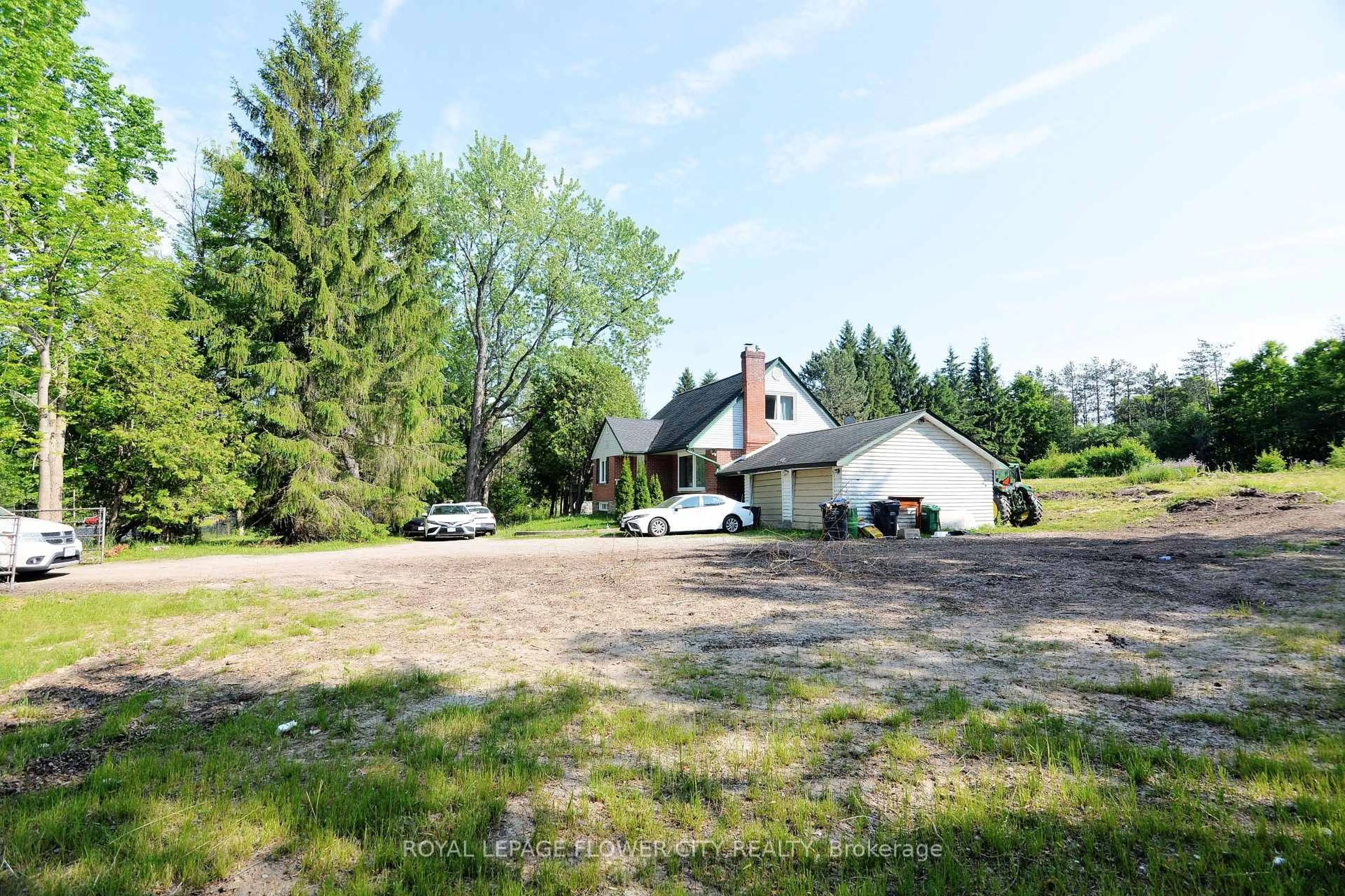 A pic from outside/outdoor area/front of a property/back of a property/a pic from drone, unknown for 15790 Mississauga Rd, Caledon Ontario L7C 1W8