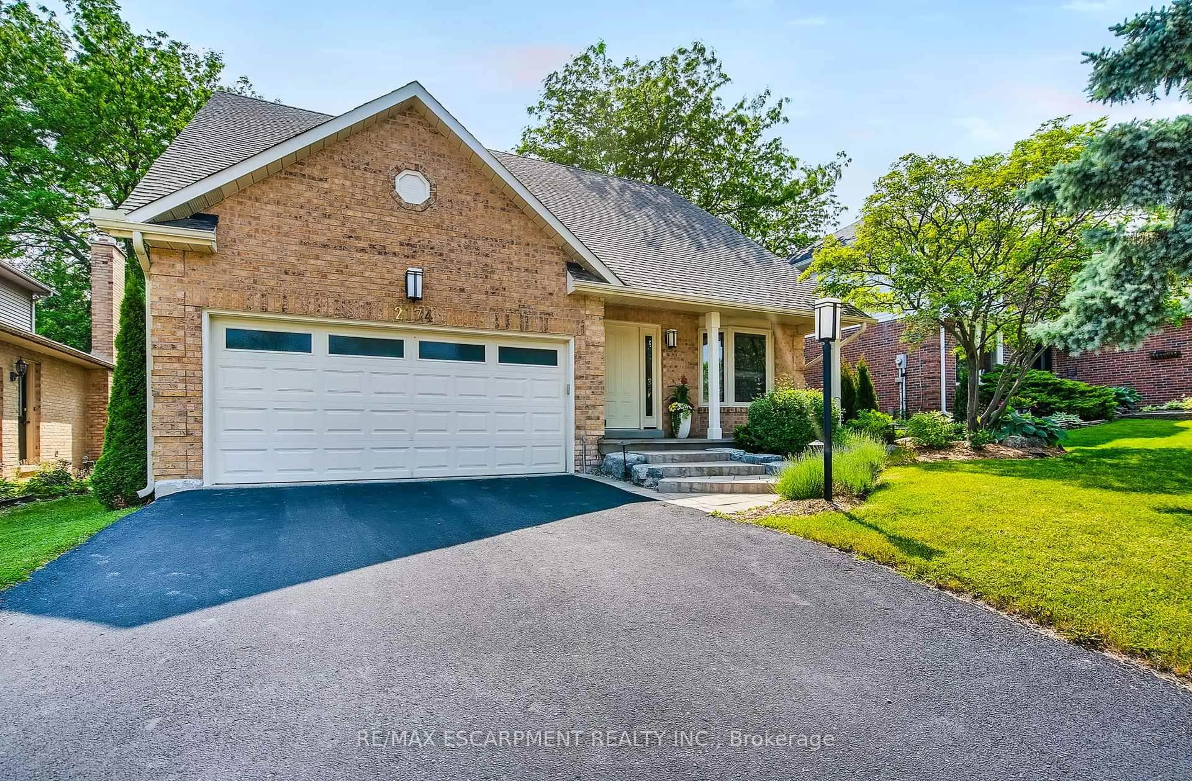 Home with brick exterior material, street for 2174 Bader Cres, Burlington Ontario L7P 4N5