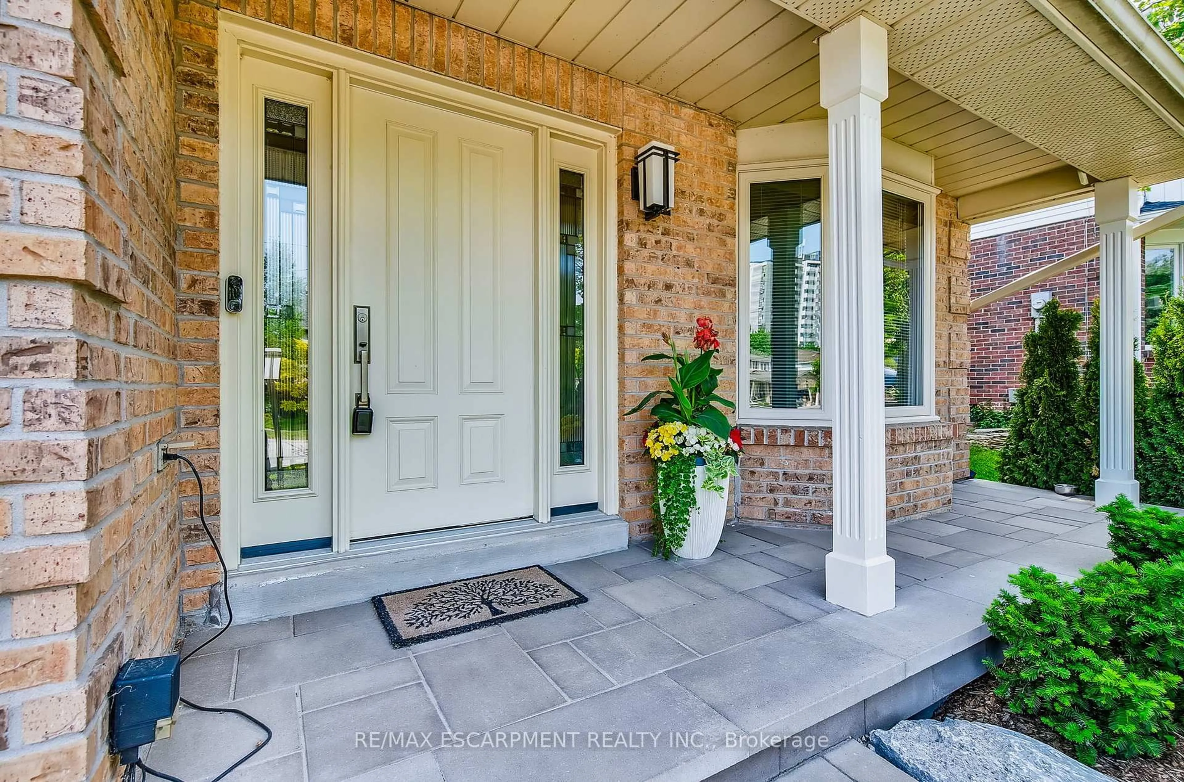 Indoor entryway for 2174 Bader Cres, Burlington Ontario L7P 4N5