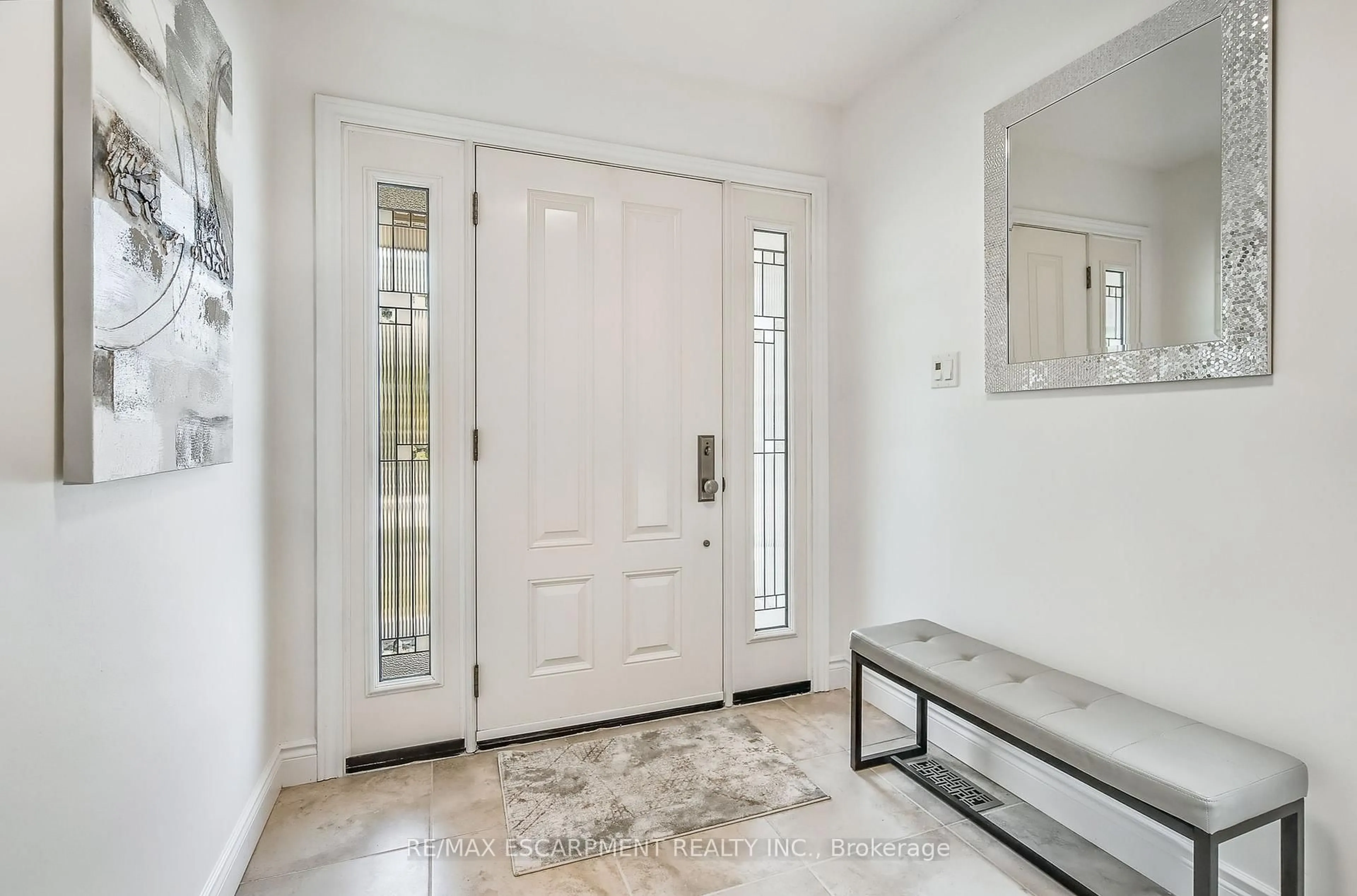 Indoor entryway for 2174 Bader Cres, Burlington Ontario L7P 4N5