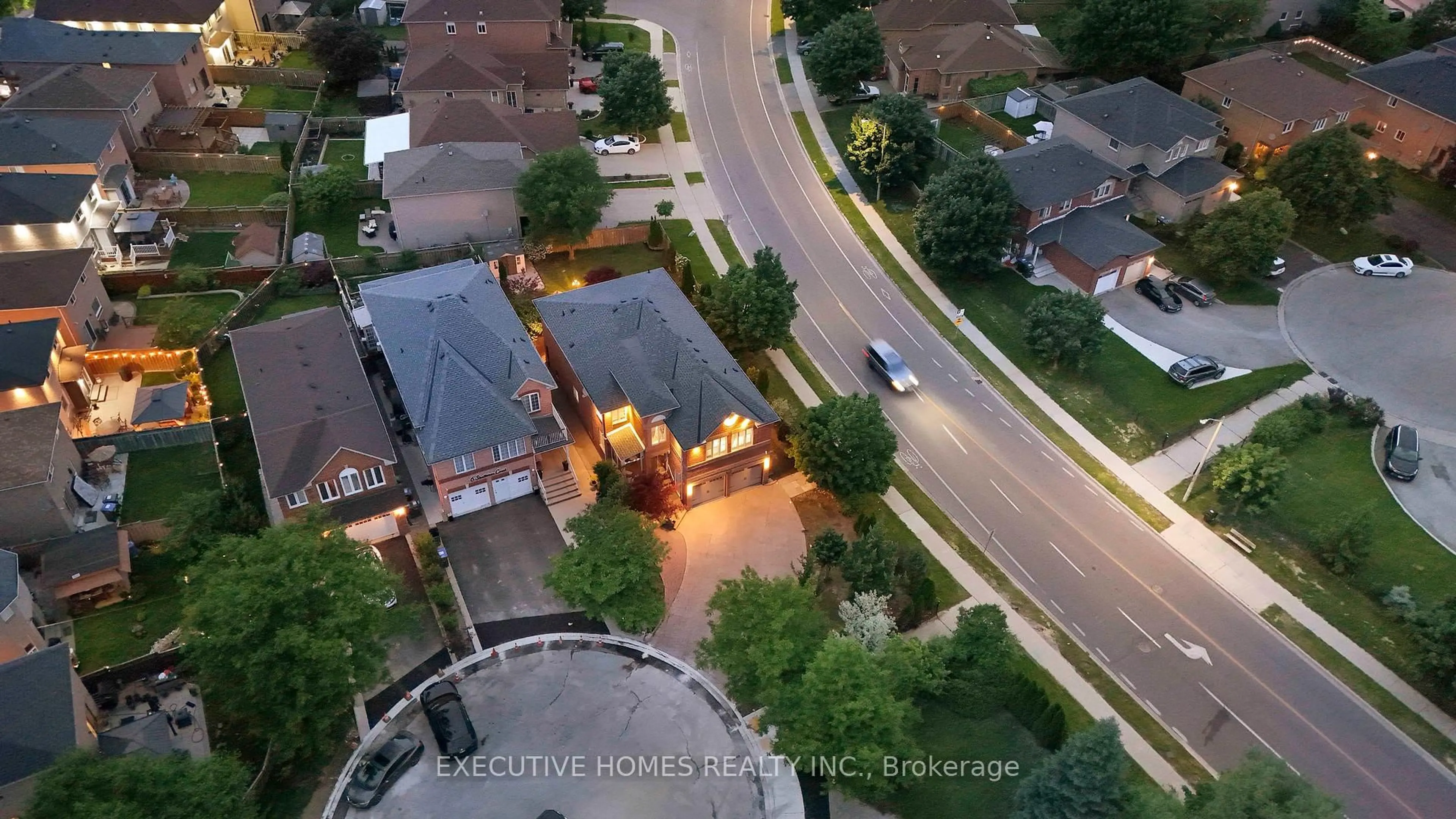 A pic from outside/outdoor area/front of a property/back of a property/a pic from drone, city buildings view from balcony for 8 Shallimar Crt, Brampton Ontario L6X 4N2