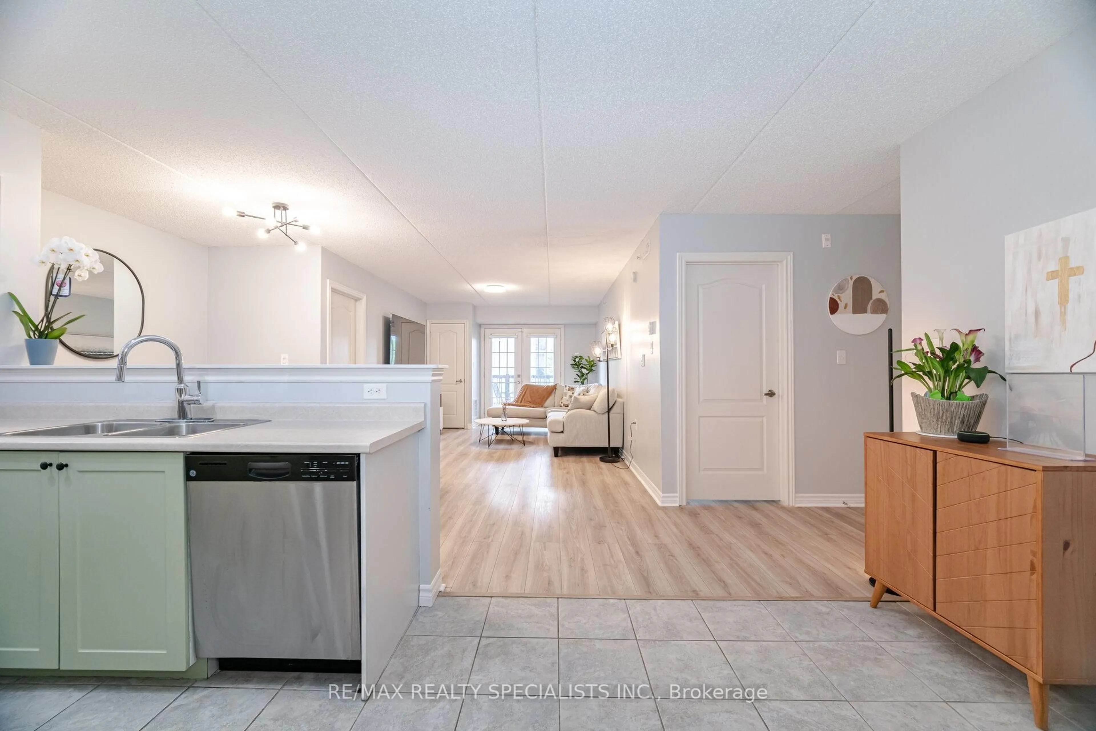 Open concept kitchen, unknown for 1450 MAIN St #214, Milton Ontario L9T 8W4