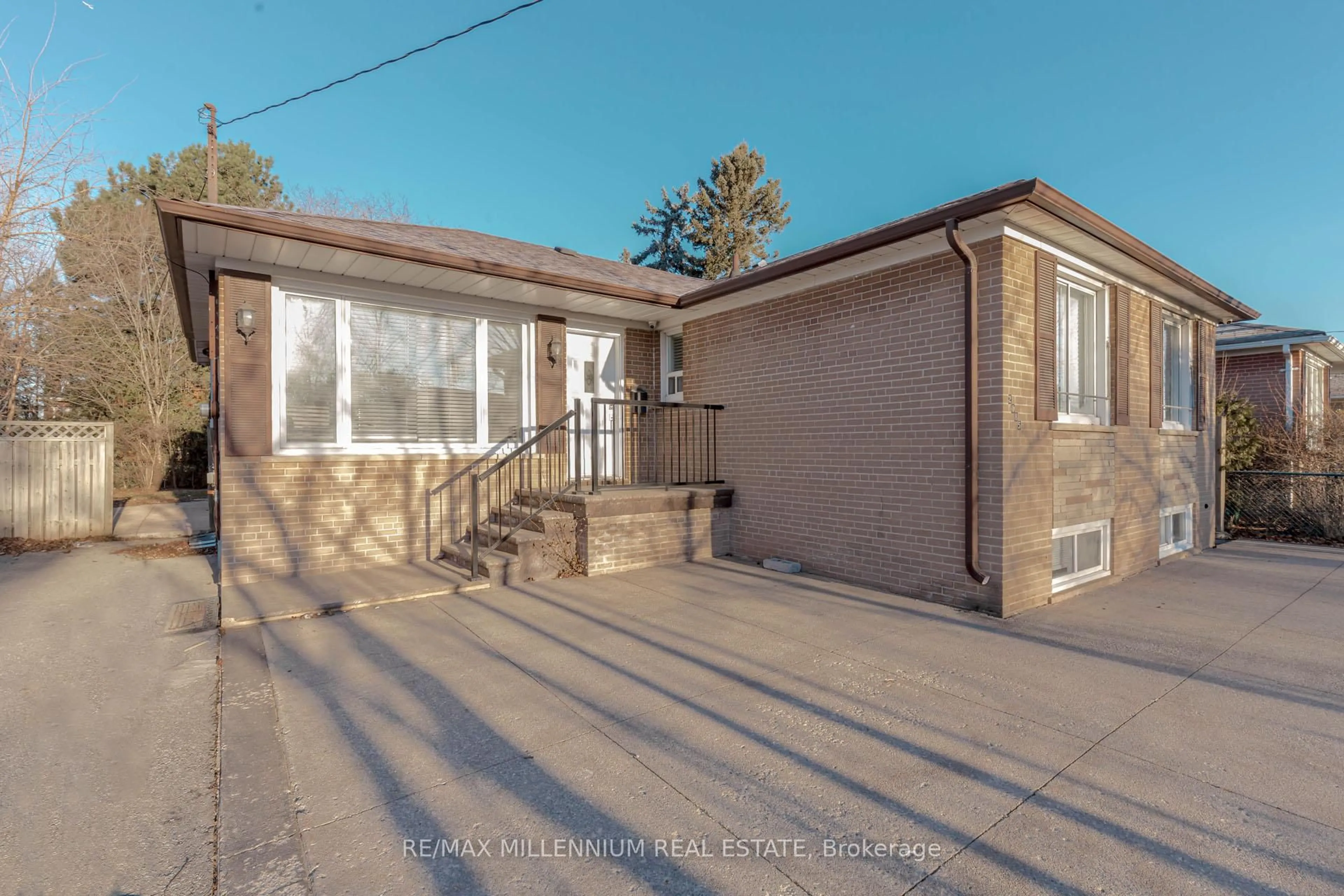 Unknown for 2085 Bridge Rd, Oakville Ontario L6L 2E8