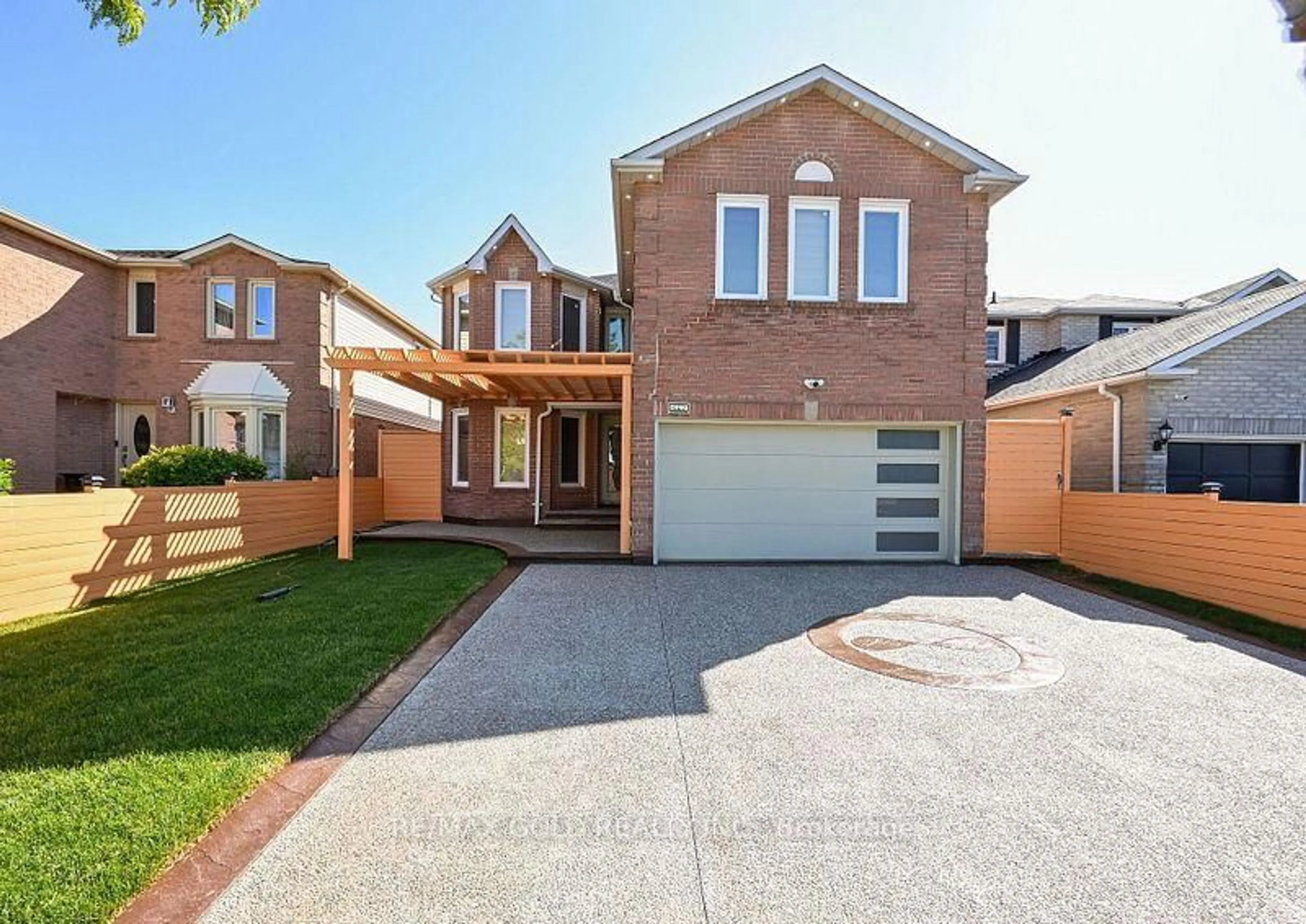 Home with brick exterior material, street for 6008 Grossbeak Dr, Mississauga Ontario L5N 5W8