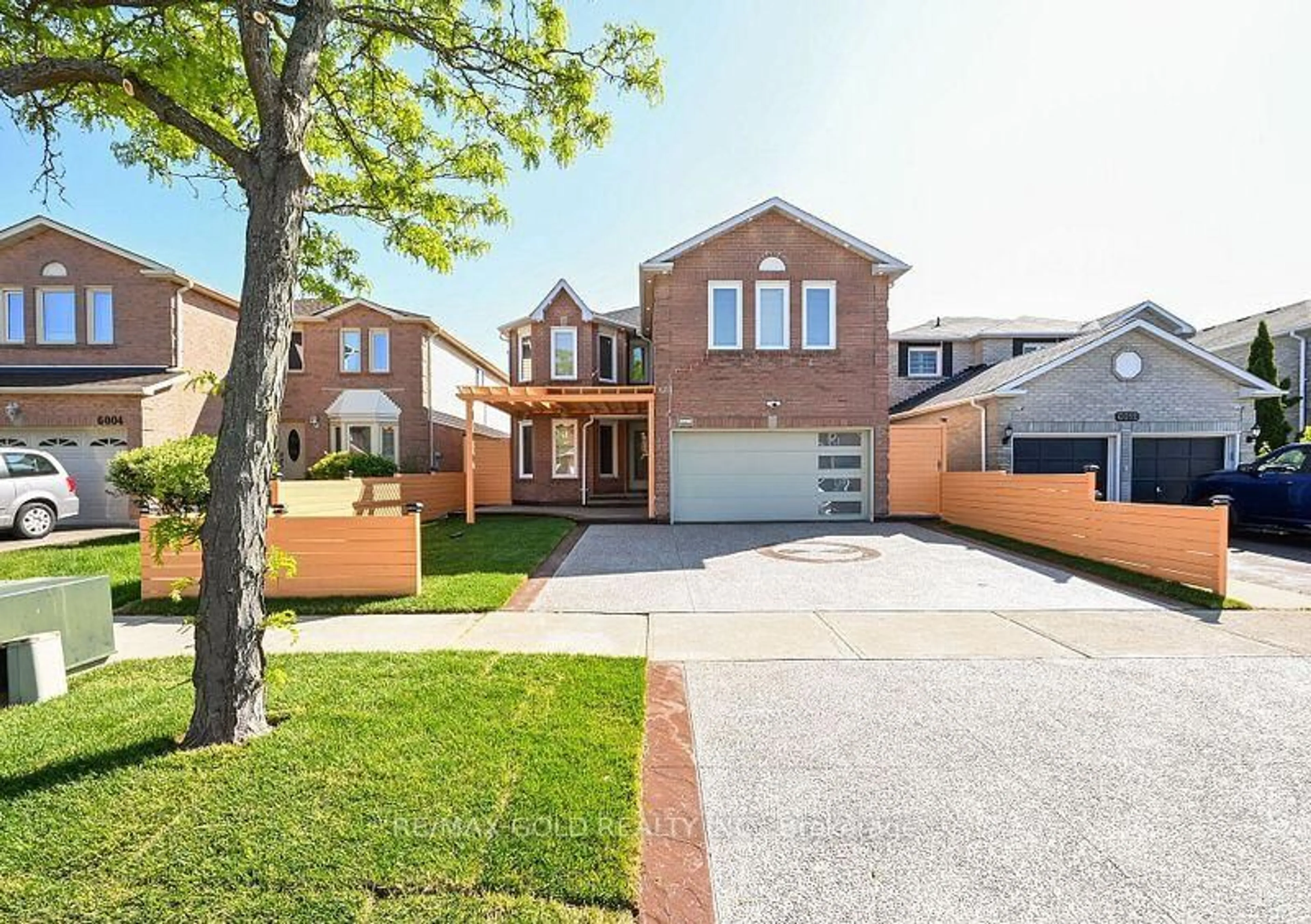 Home with brick exterior material, street for 6008 Grossbeak Dr, Mississauga Ontario L5N 5W8