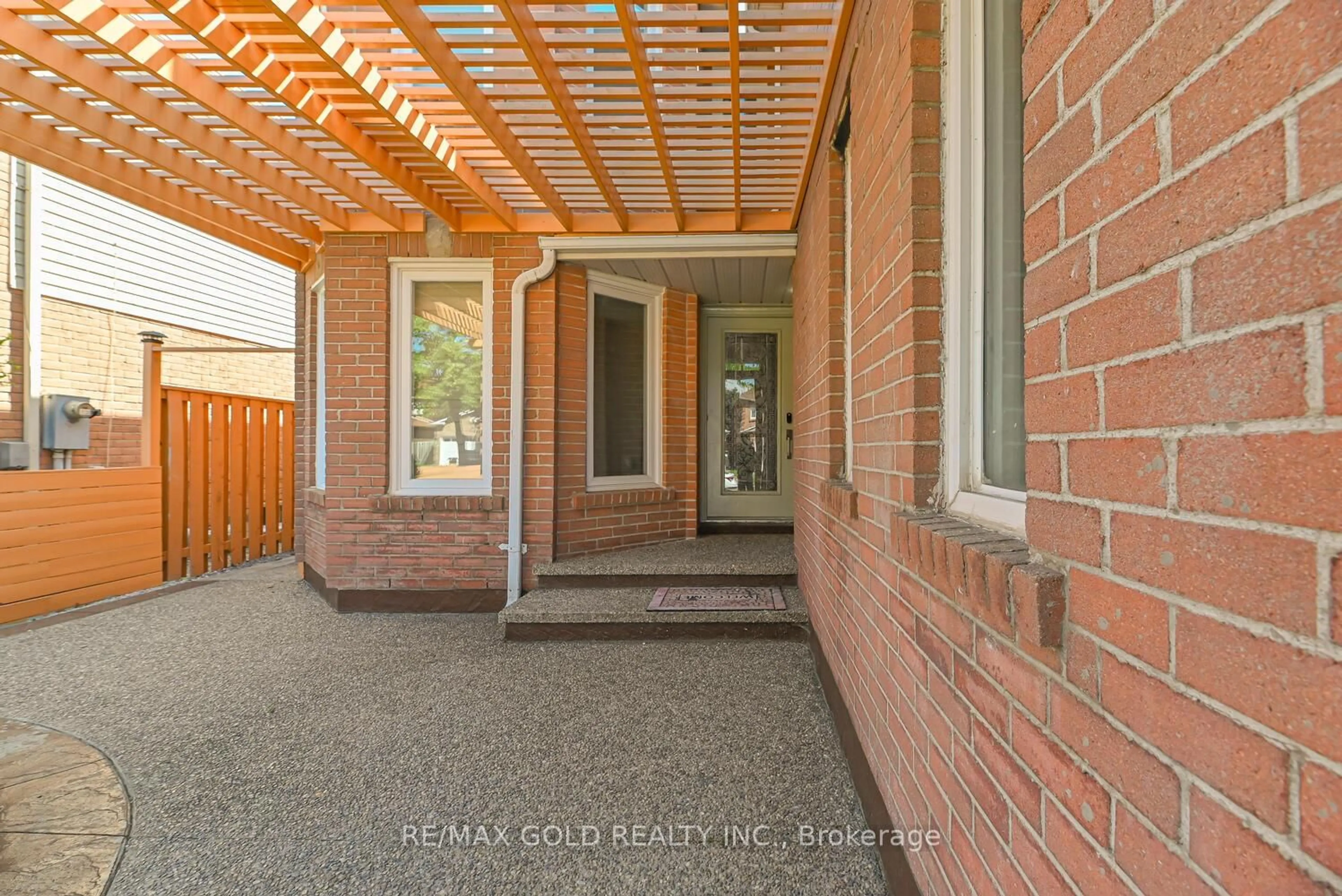 Patio, street for 6008 Grossbeak Dr, Mississauga Ontario L5N 5W8