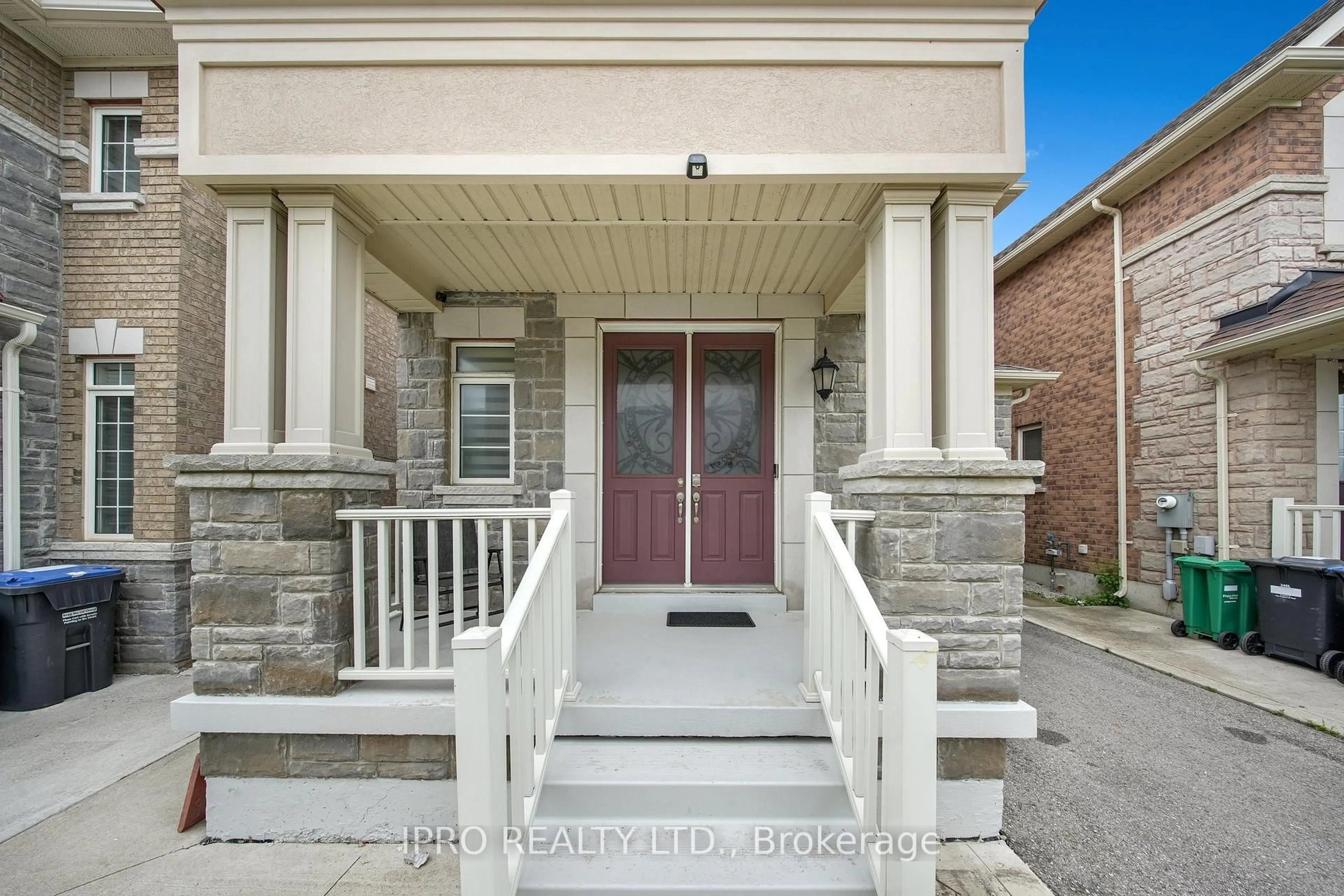 Indoor entryway for 12 Goodsway Tr, Brampton Ontario L7A 4A3