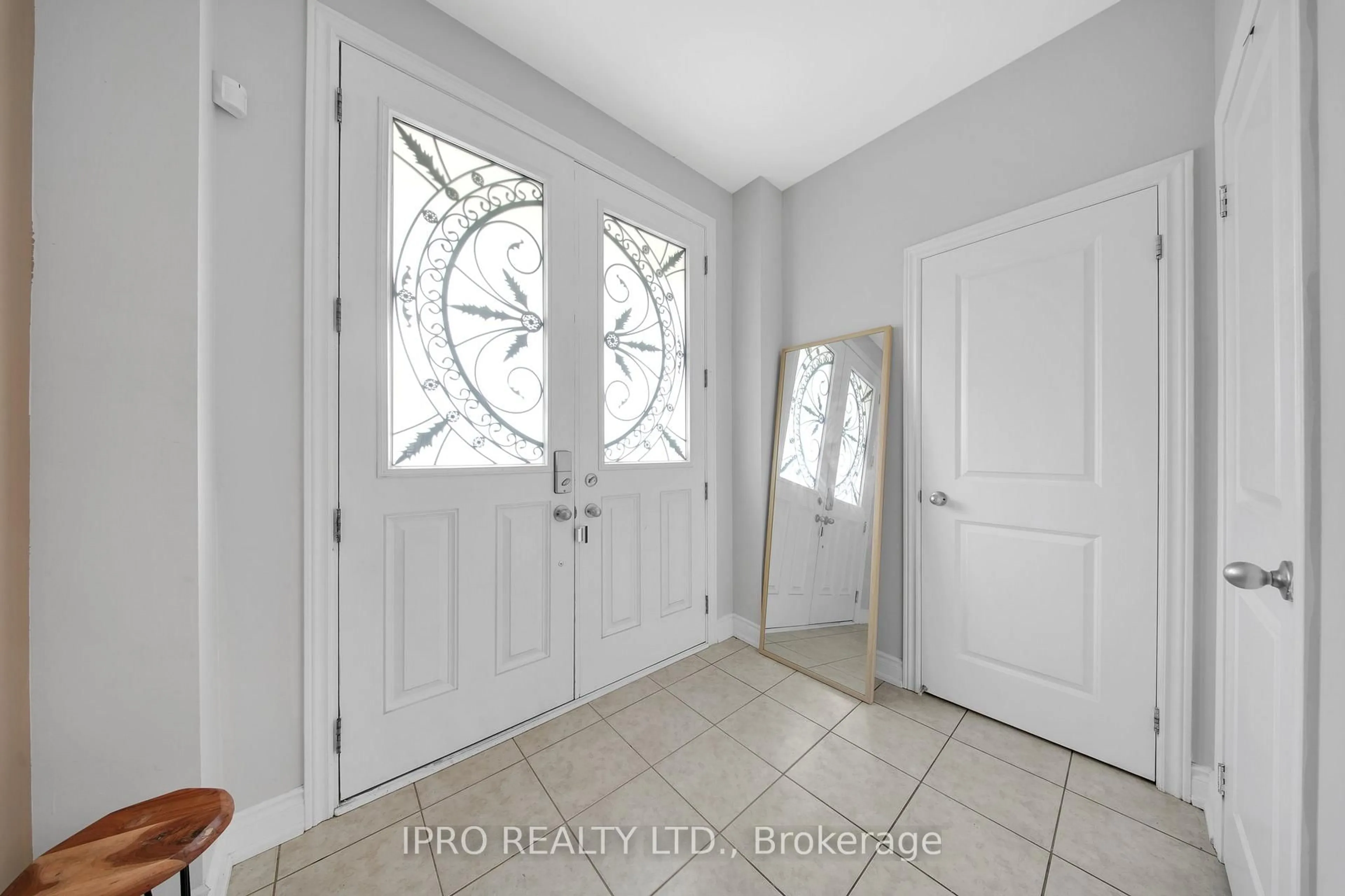 Indoor entryway for 12 Goodsway Tr, Brampton Ontario L7A 4A3