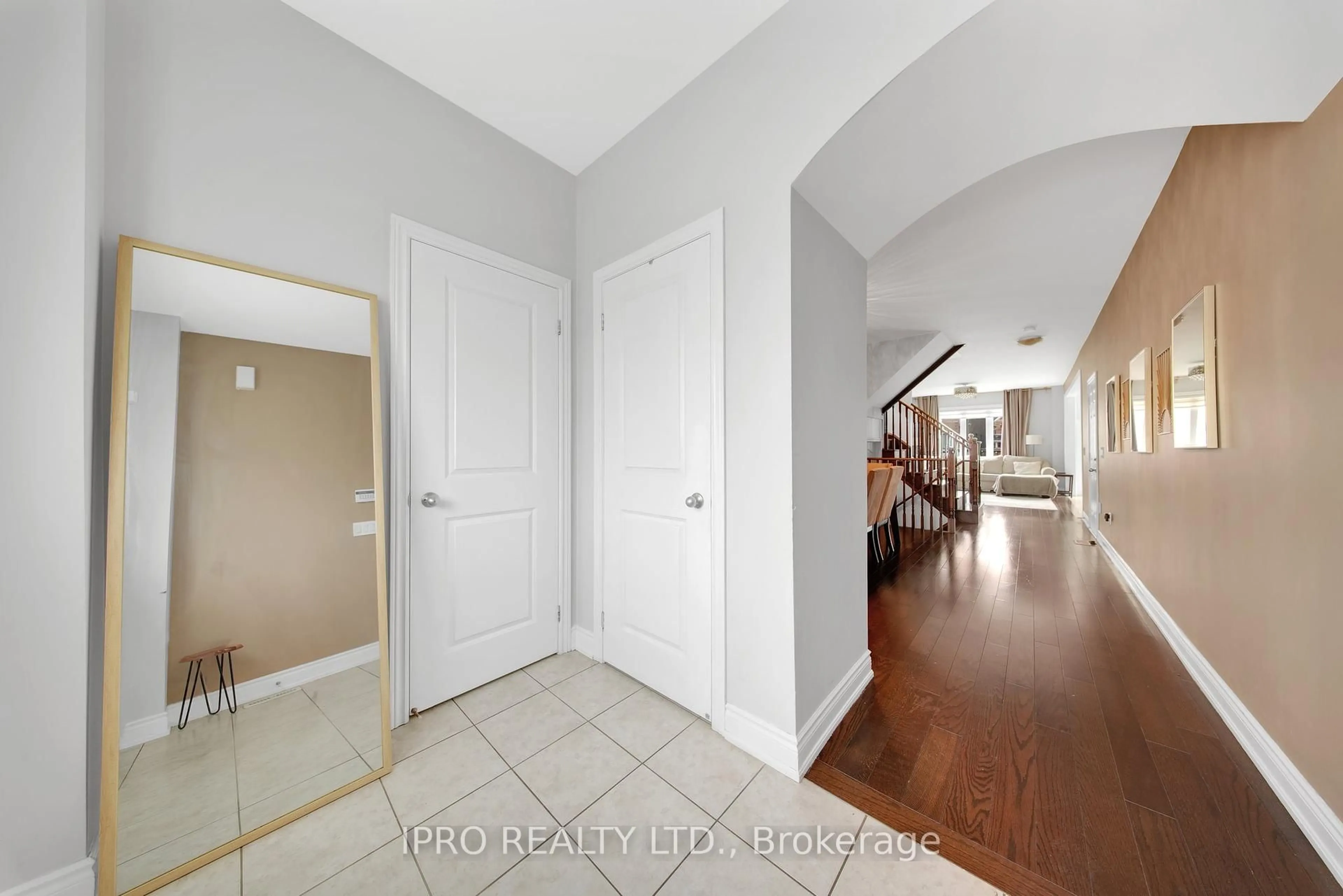 Indoor entryway for 12 Goodsway Tr, Brampton Ontario L7A 4A3