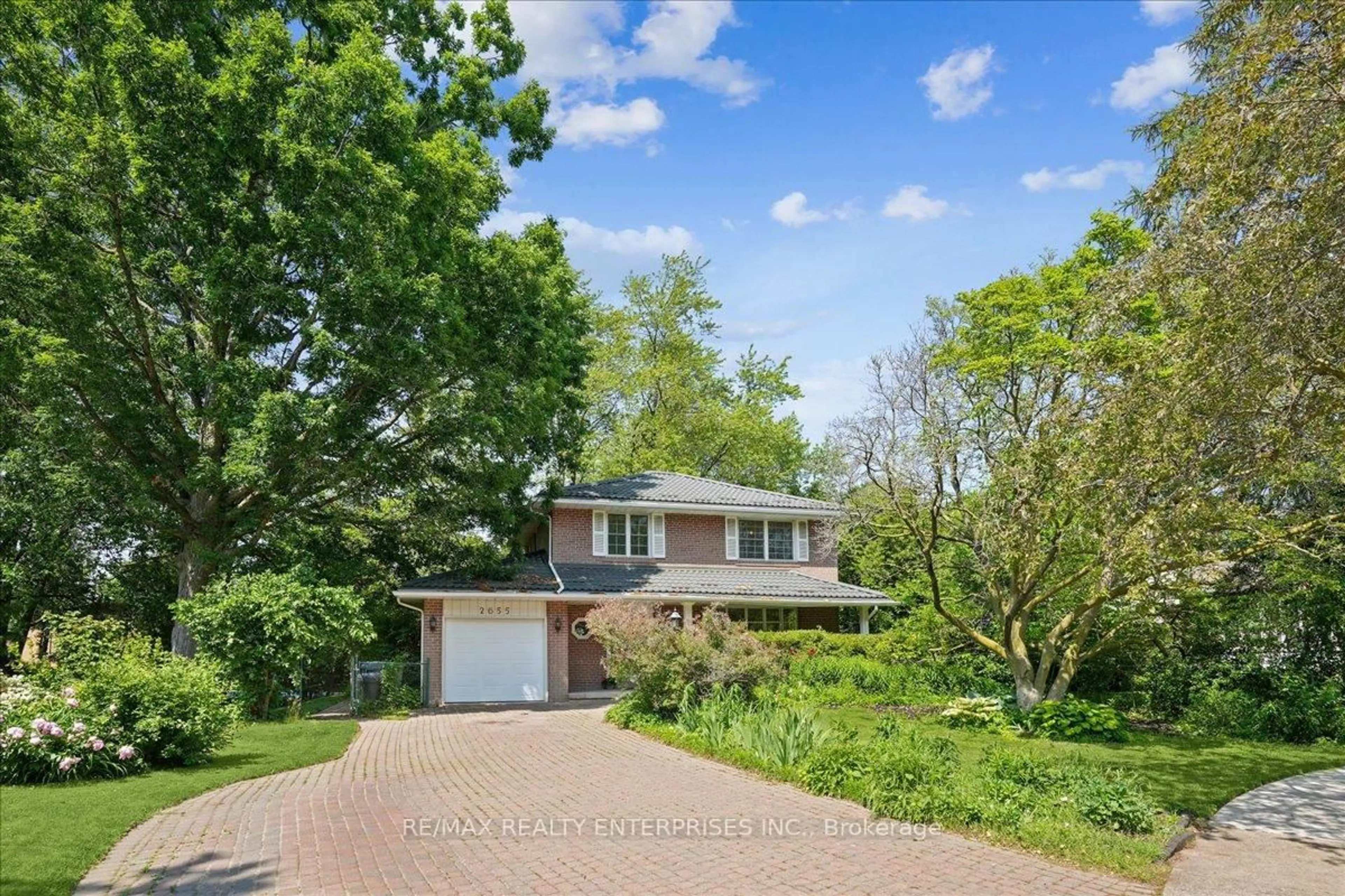 A pic from outside/outdoor area/front of a property/back of a property/a pic from drone, street for 2655 Bushland Cres, Mississauga Ontario L5J 1X8