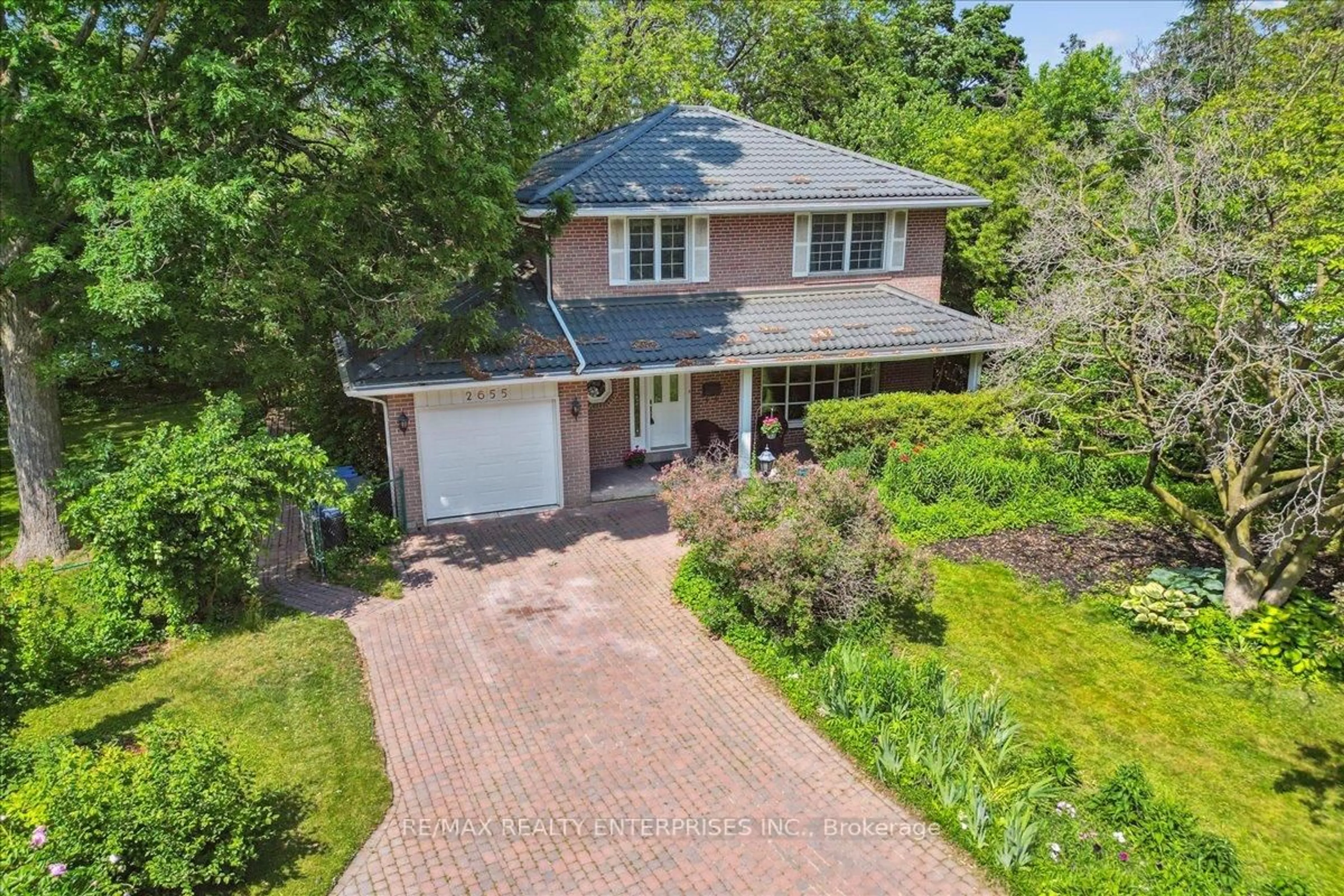 A pic from outside/outdoor area/front of a property/back of a property/a pic from drone, street for 2655 Bushland Cres, Mississauga Ontario L5J 1X8