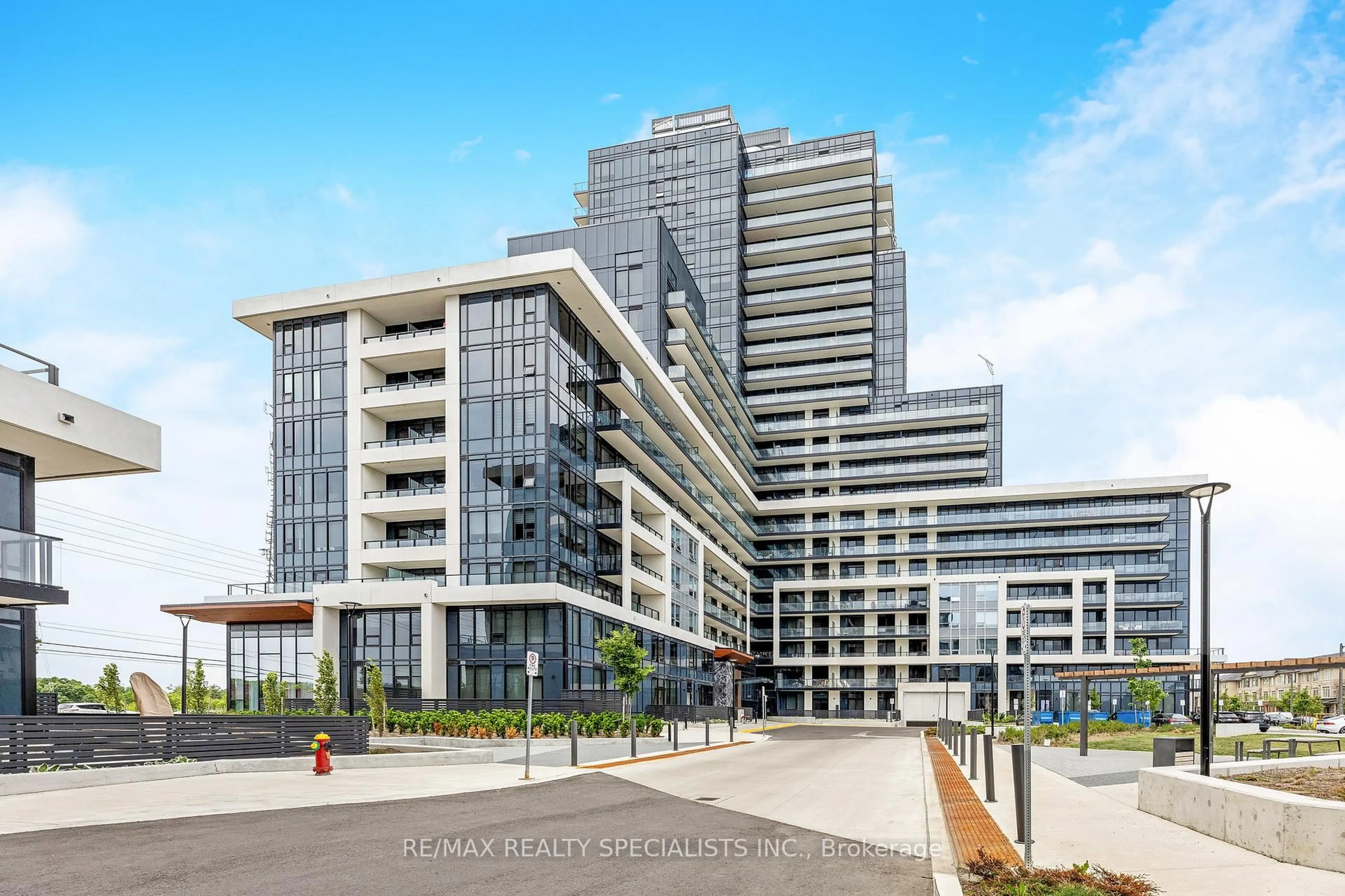 Indoor foyer for 3228 William Coltson Ave #318, Oakville Ontario L6H 7X9