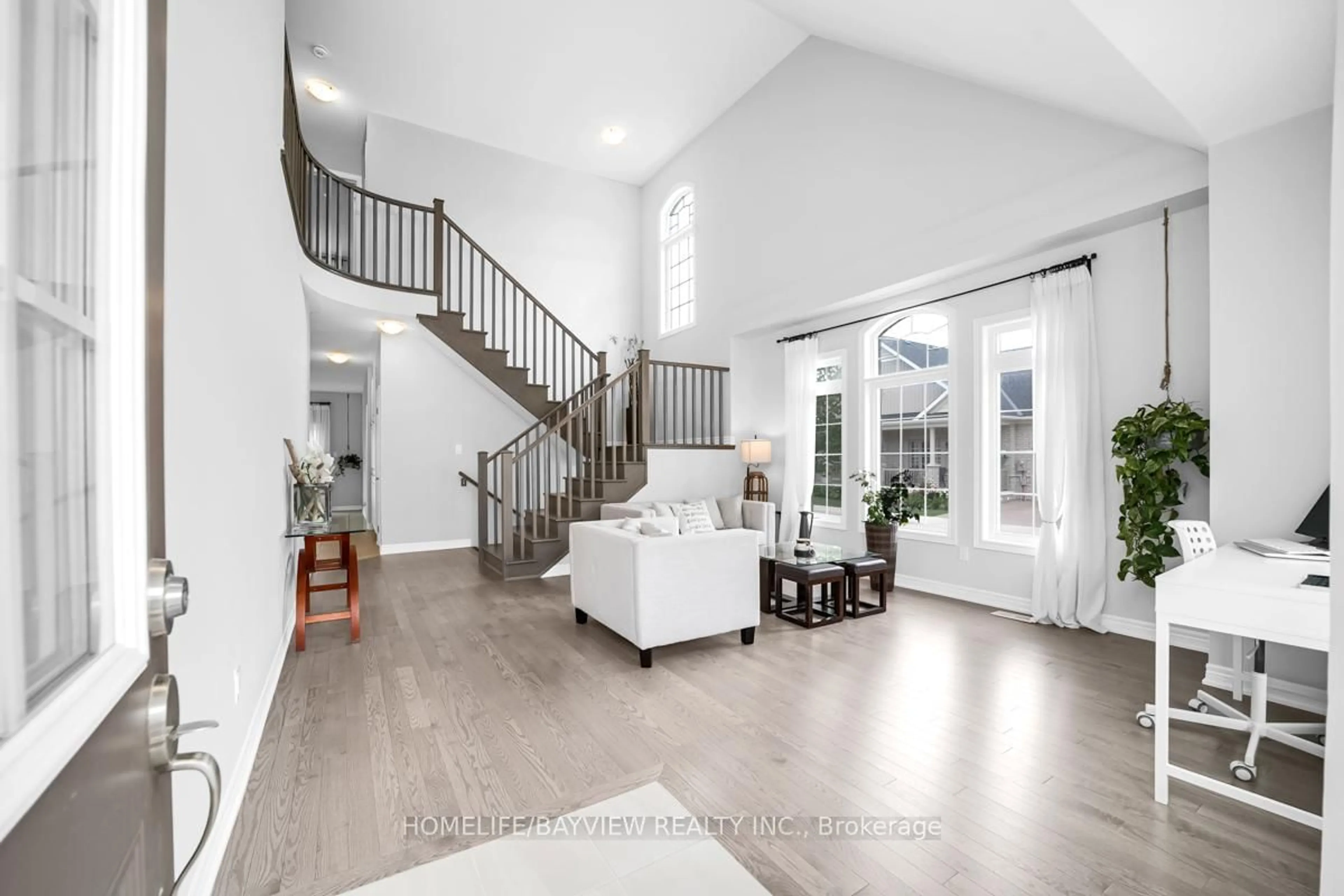 Indoor entryway for 52 Bluestone Cres, Brampton Ontario L6R 4B8