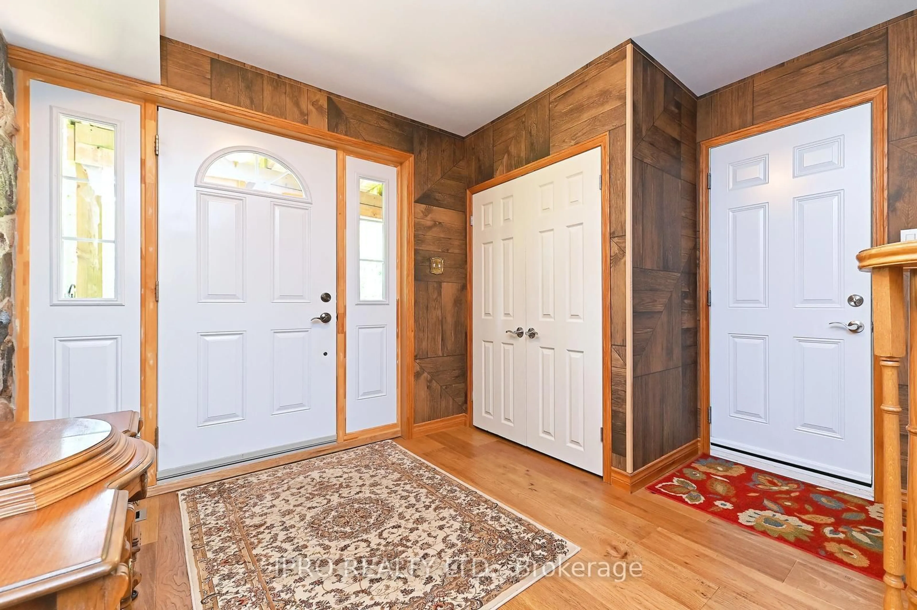 Indoor entryway for 4 Ann St, Halton Hills Ontario L7G 2V2